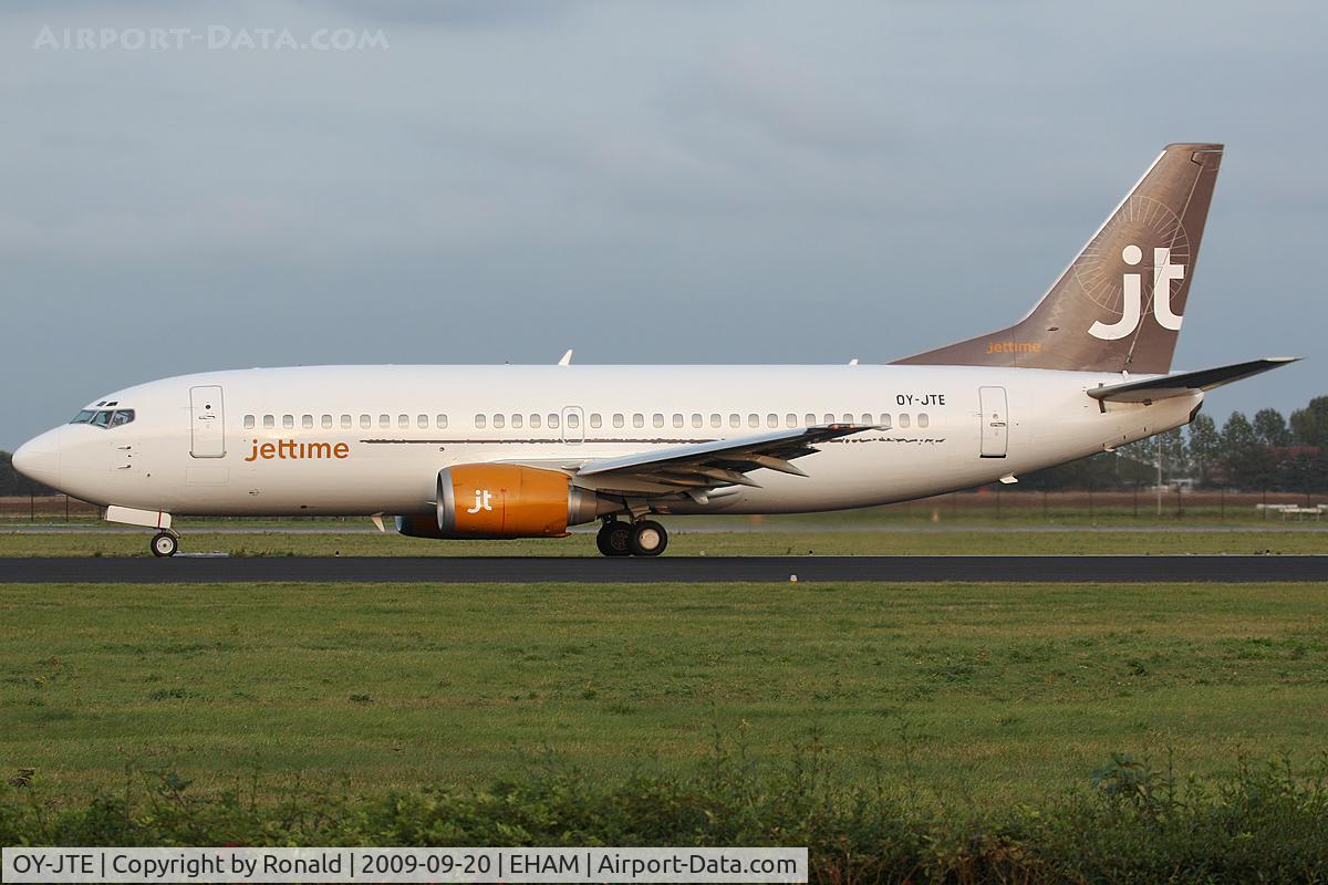 OY-JTE, 1995 Boeing 737-3L9 C/N 27834, at spl