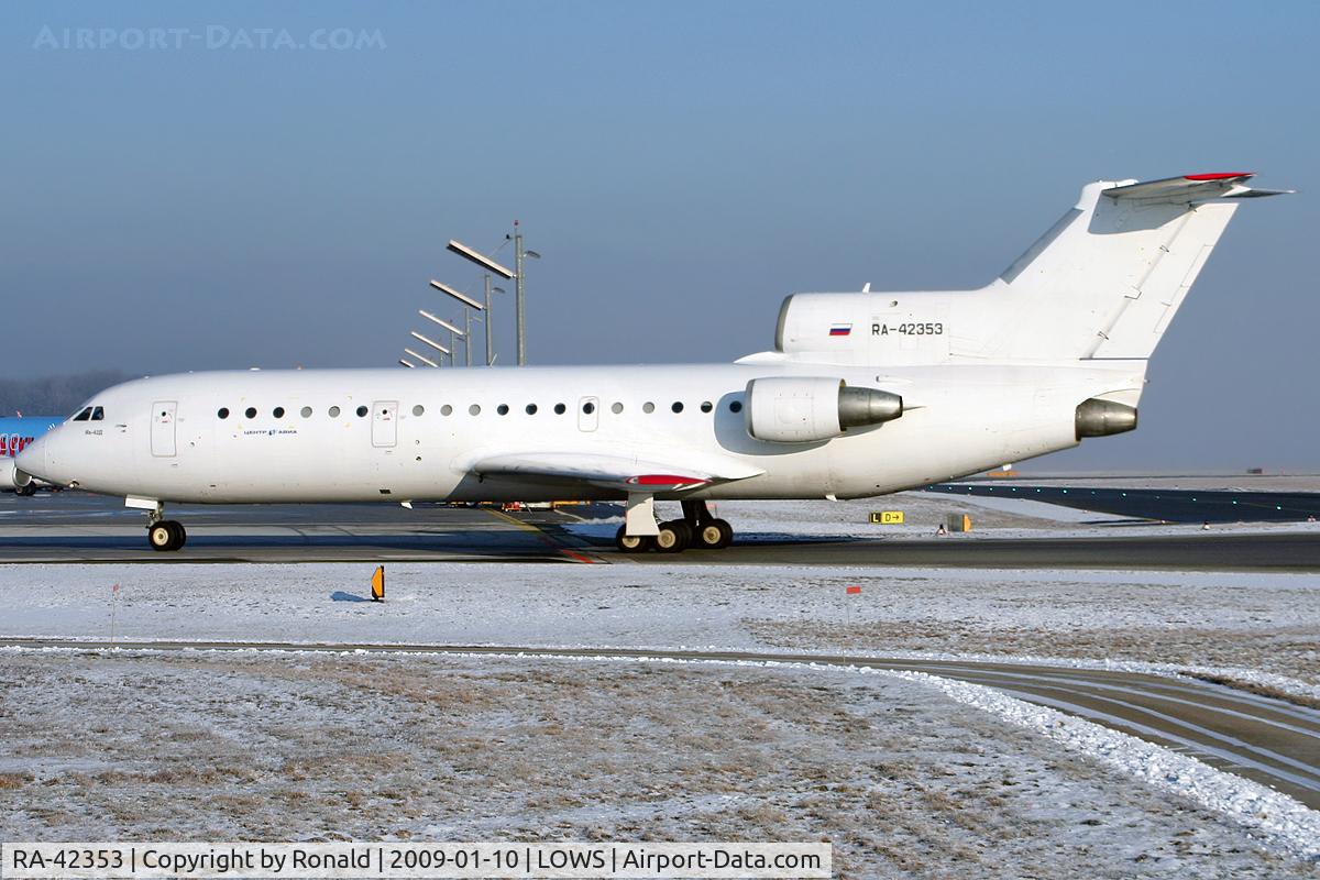 RA-42353, 1987 Yakovlev Yak-42 C/N 4520424711396, at lows