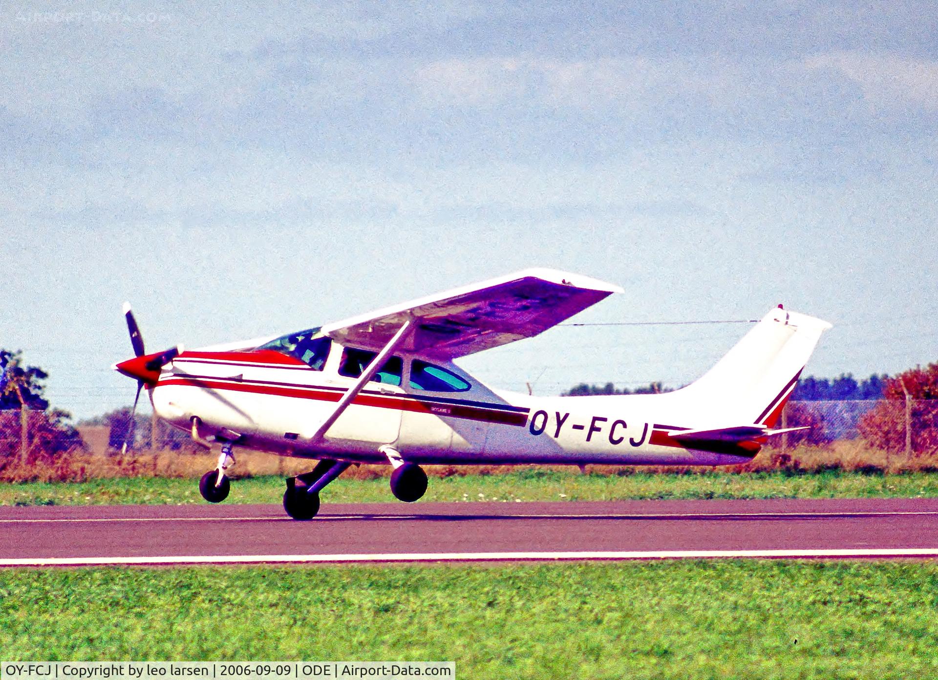 OY-FCJ, 1981 Cessna T182 Skylane C/N 182-67996, Odense 9.9.2006
