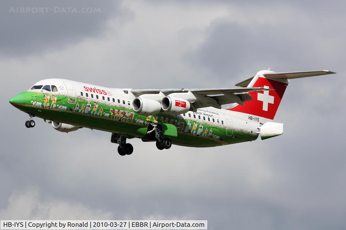 HB-IYS, 2001 British Aerospace Avro 146-RJ100 C/N E3381, at bru