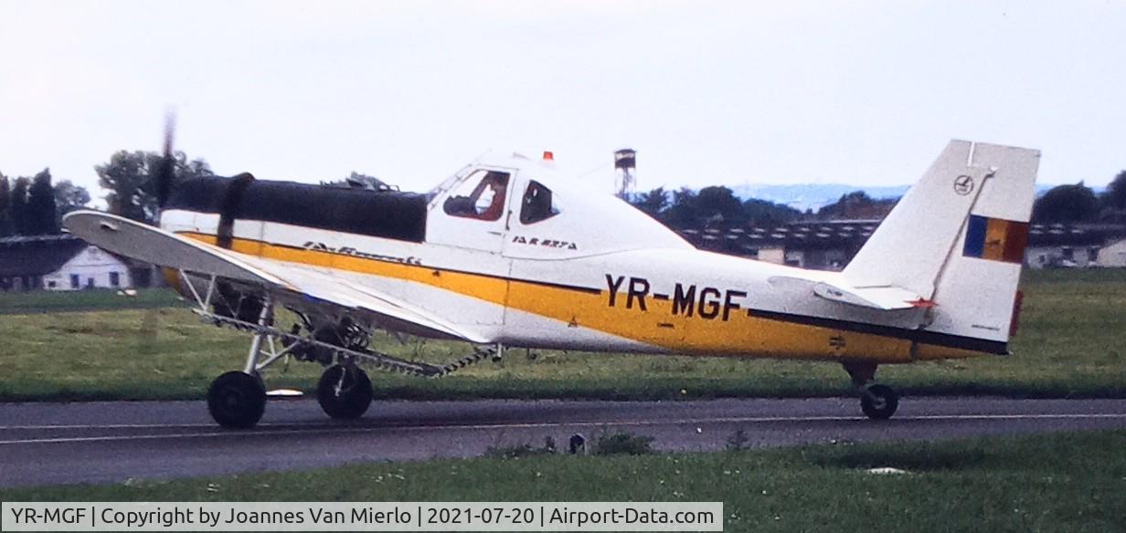 YR-MGF, IAR IAR 827A C/N 06, Le Bourget