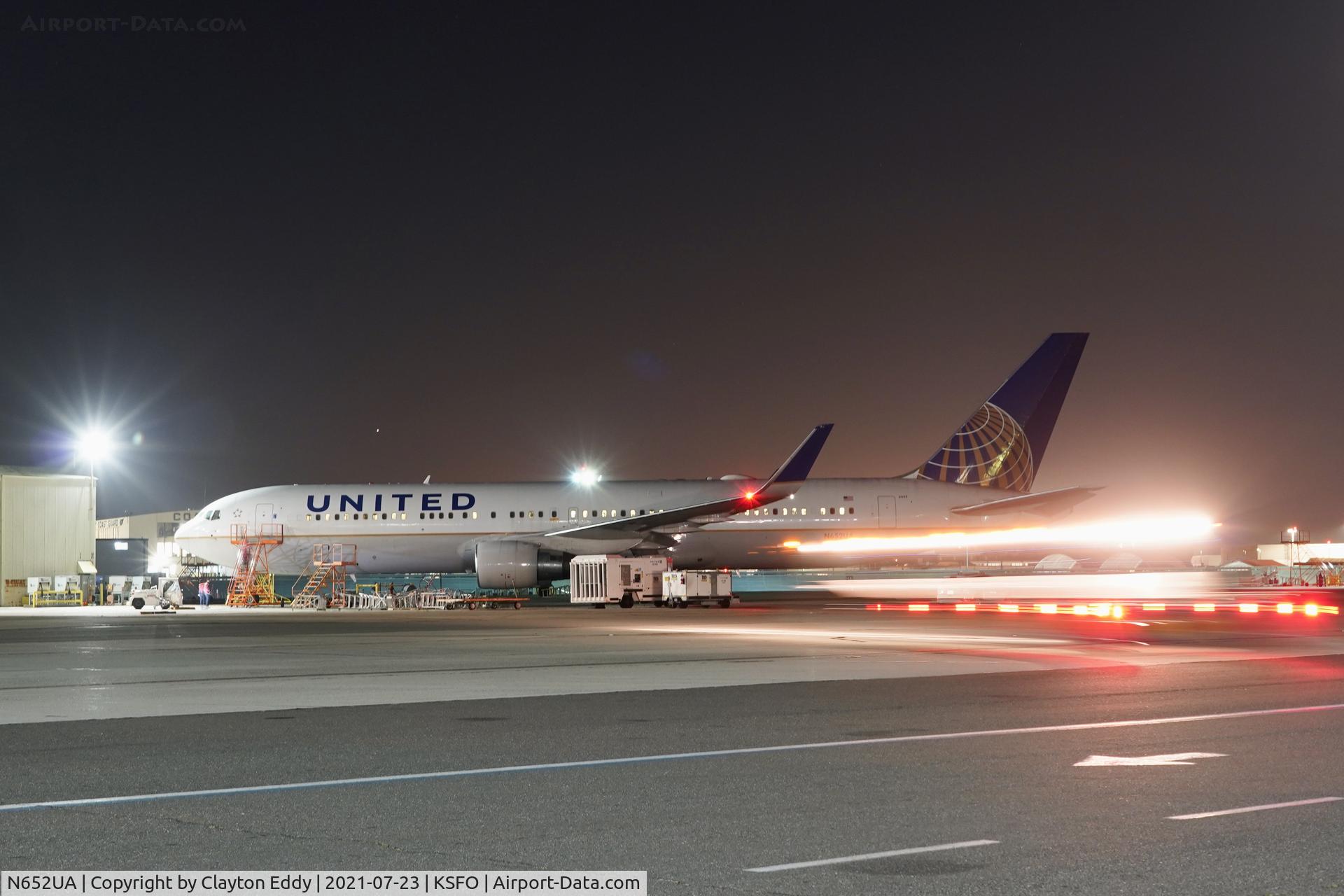 N652UA, 1992 Boeing 767-322 C/N 25390, SFO 2021.