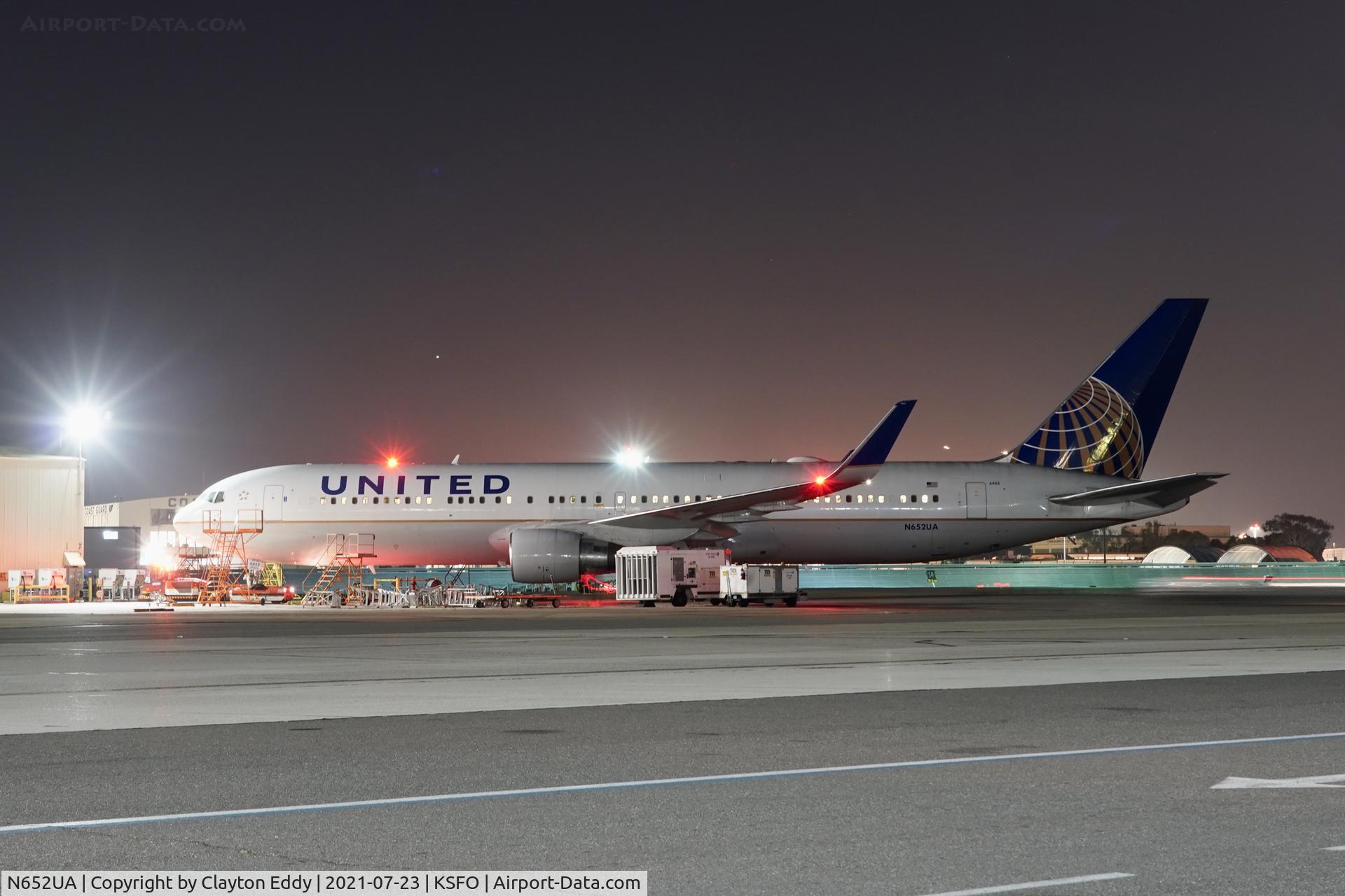 N652UA, 1992 Boeing 767-322 C/N 25390, SFO 2021.