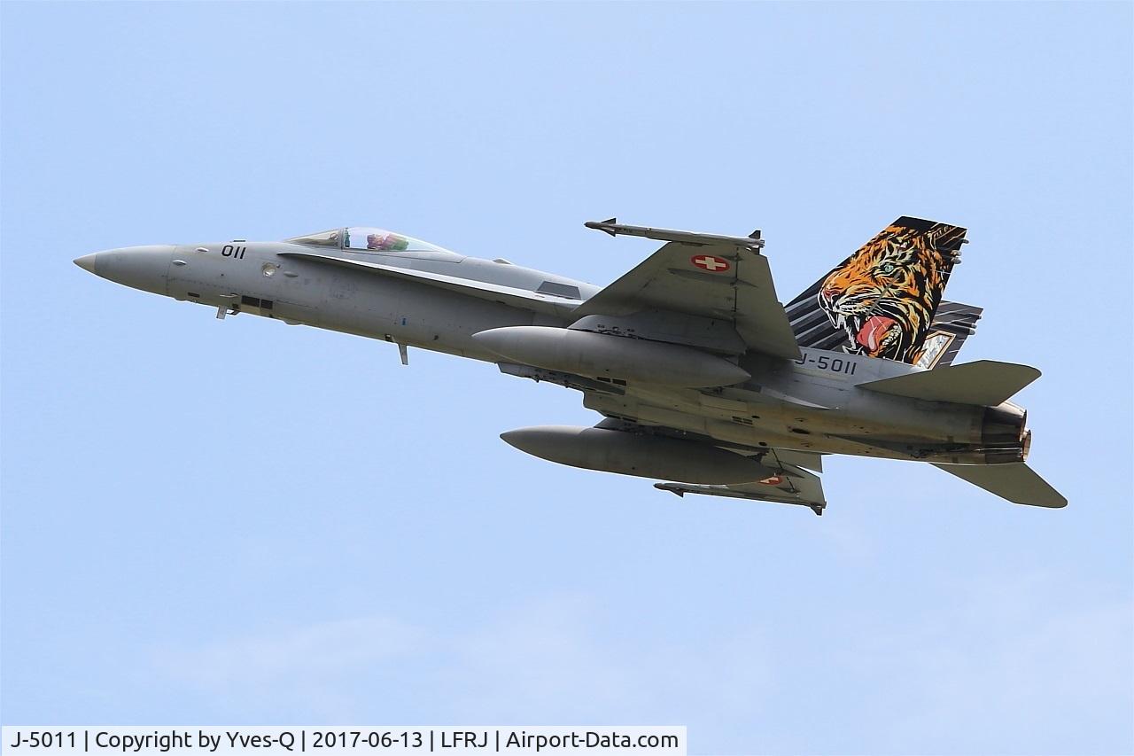 J-5011, McDonnell Douglas F/A-18C Hornet C/N 1351, McDonnell Douglas FA-18C Hornet, Climbing from rwy 26, Landivisiau Naval Air Base (LFRJ) Tiger Meet 2017