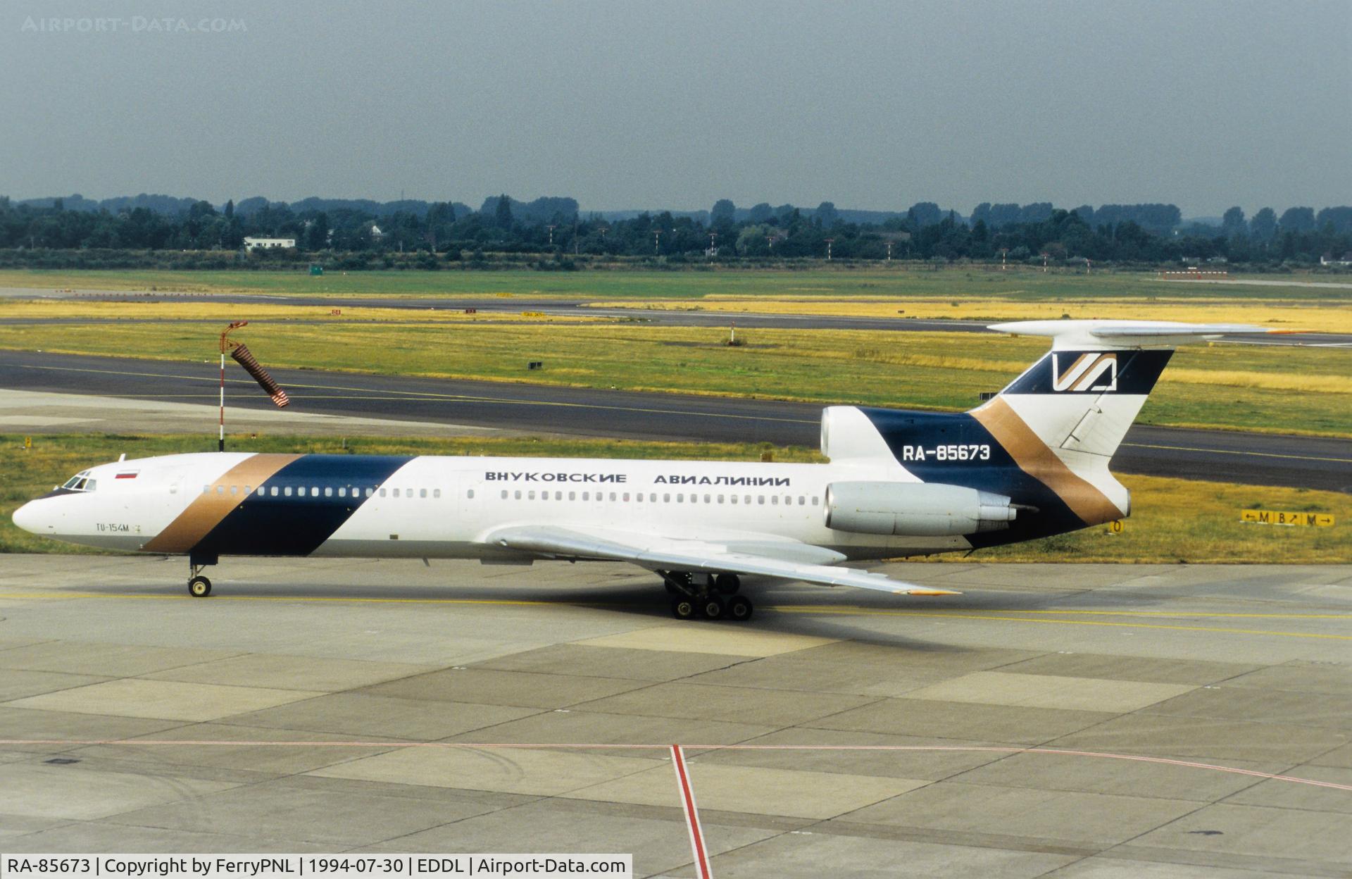 RA-85673, 1990 Tupolev Tu-154M C/N 90A833, Vnukovo Tu154 taxiing inn
