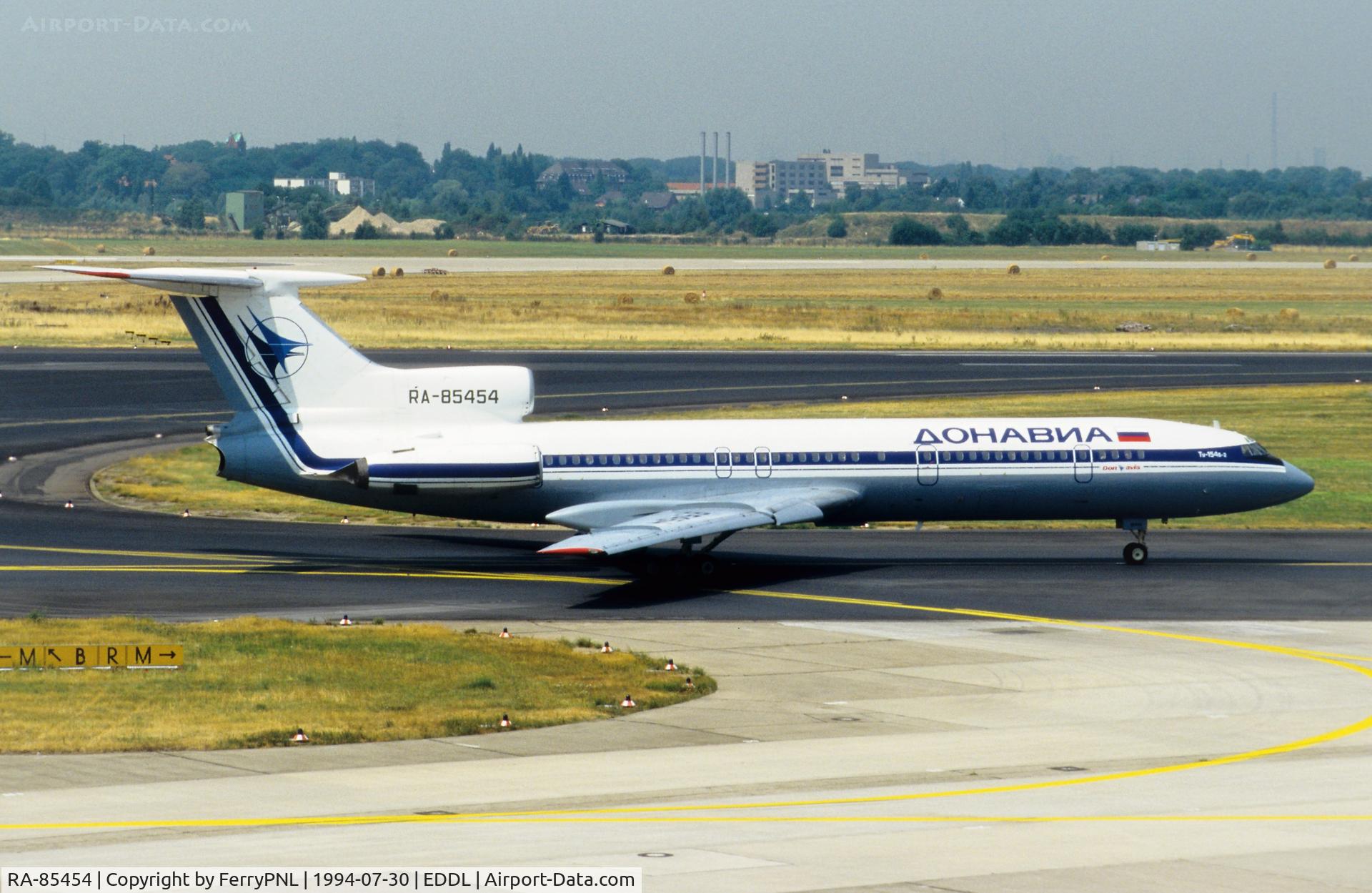 RA-85454, Tupolev Tu-154B2 C/N 80A454, Donavia TU154 departing