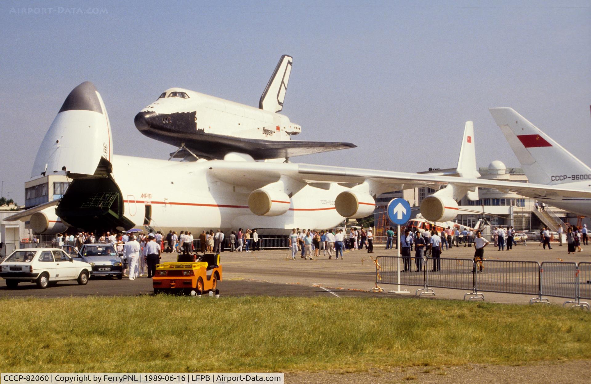 CCCP-82060, 1988 Antonov An-225 Mriya C/N 19530503763, An225 on display at 19989 Paris Air Show with Ruslan shuttle on its back.