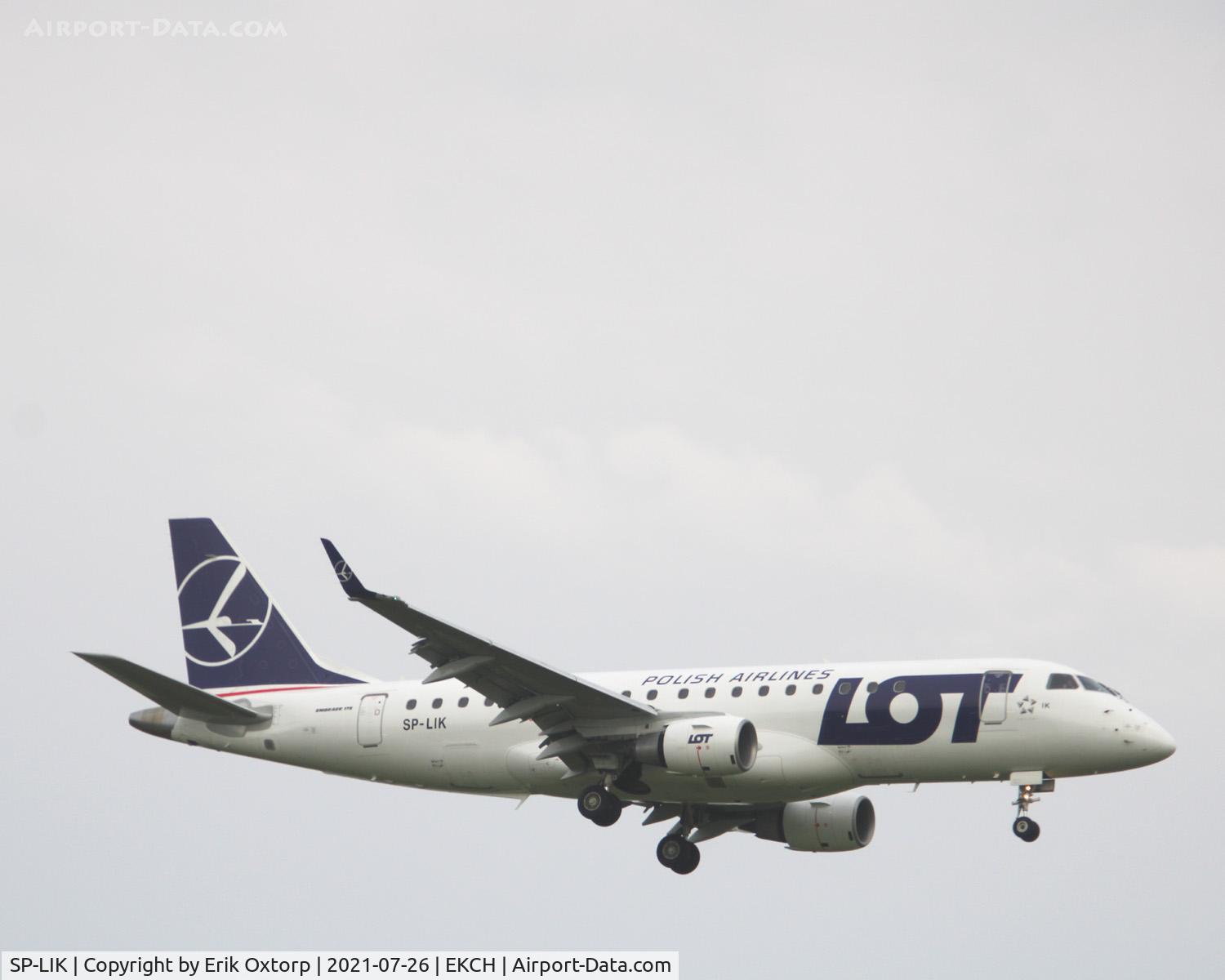 SP-LIK, 2009 Embraer 175LR (ERJ-170-200LR) C/N 17000303, SP-LIK landing rw 04L