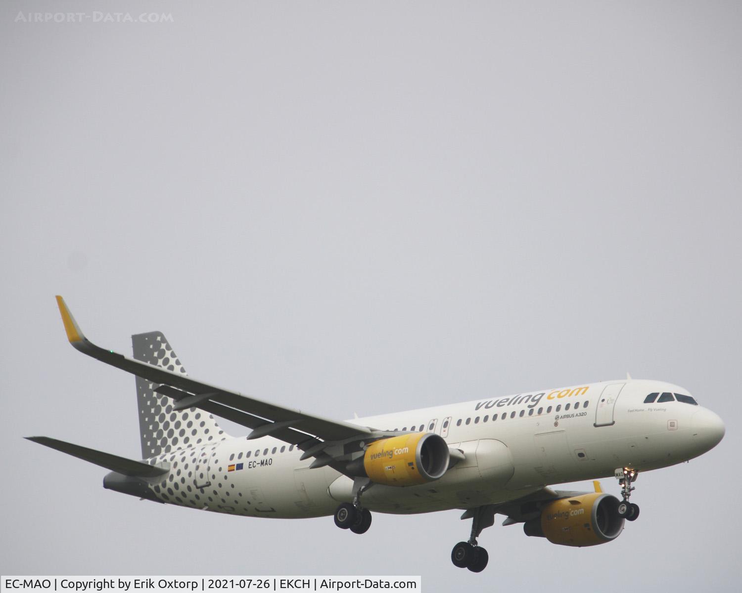 EC-MAO, 2014 Airbus A320-214 C/N 6081, EC-MAO landing rw 04L