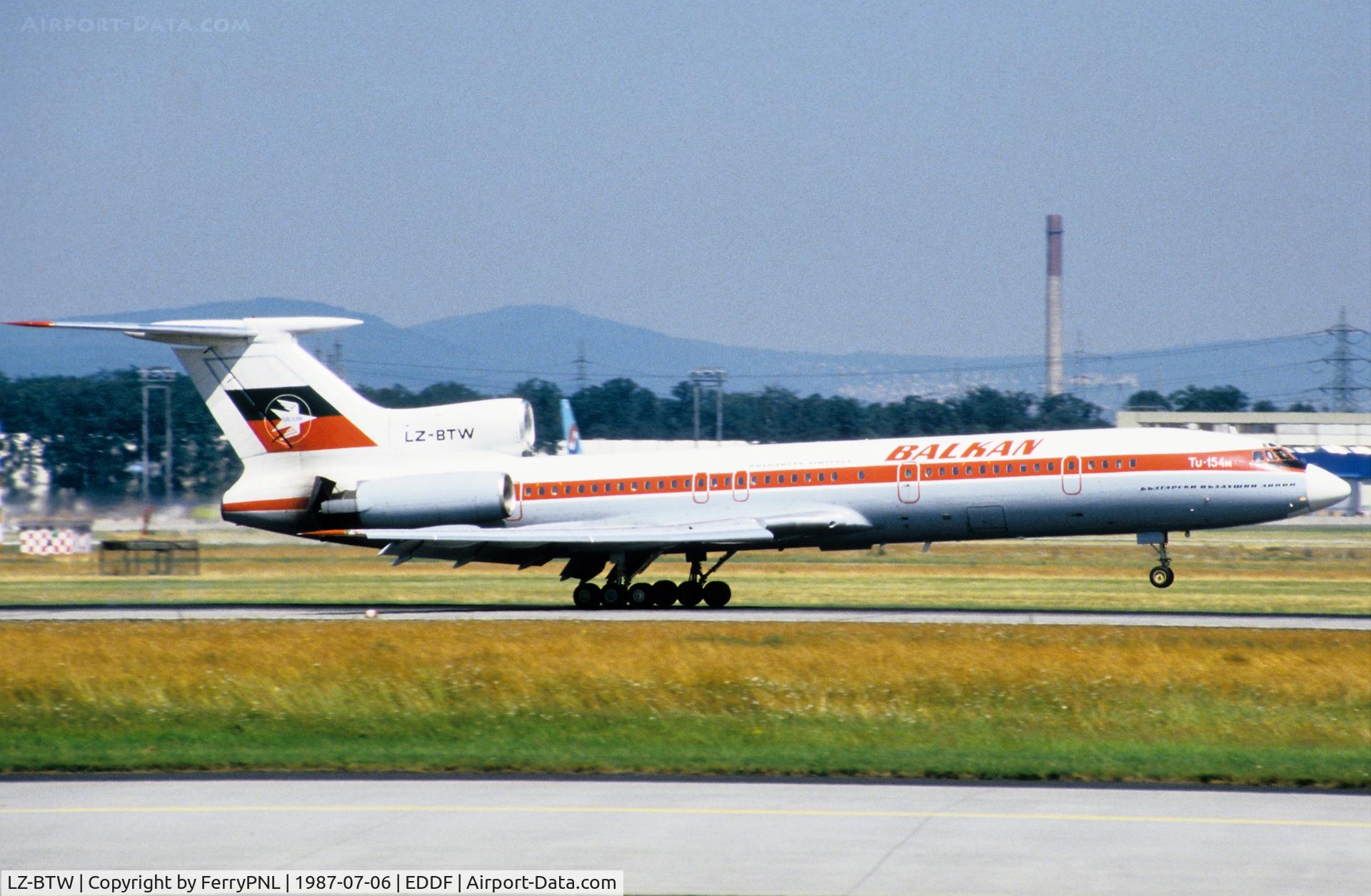 LZ-BTW, 1985 Tupolev Tu-154M C/N 85A707, Balkan TU154 landing