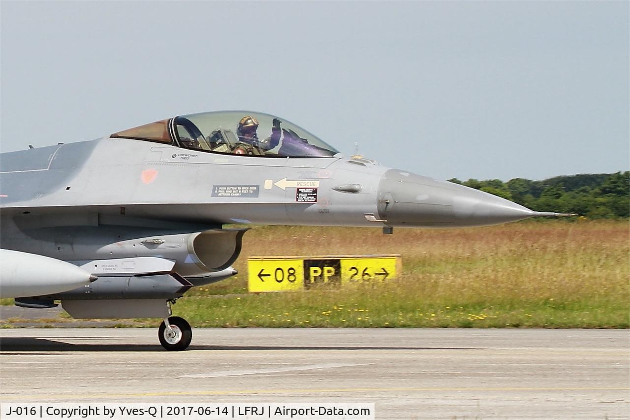 J-016, General Dynamics F-16AM Fighting Falcon C/N 6D-172, General Dynamics F-16AM Fighting Falcon, Taxiing to flight line, Landivisiau Naval Air Base (LFRJ) Tiger Meet 2017