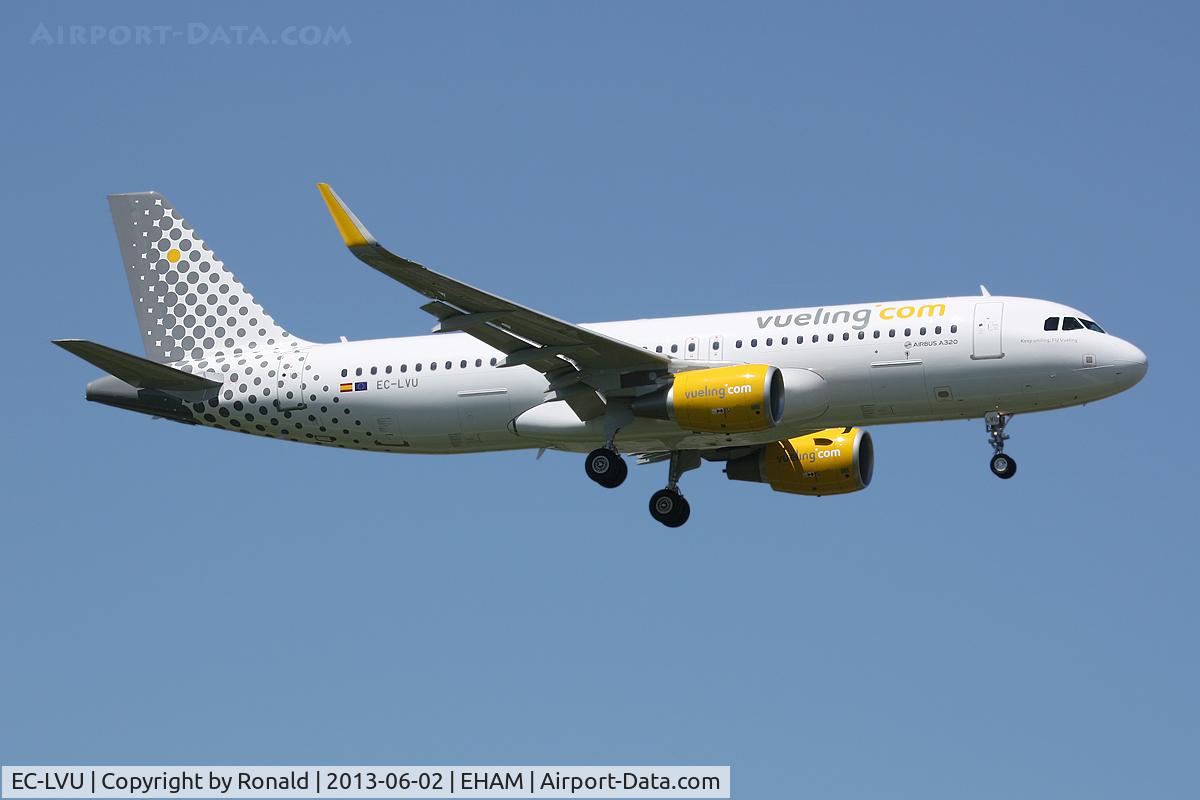 EC-LVU, 2013 Airbus A320-214 C/N 5616, at spl