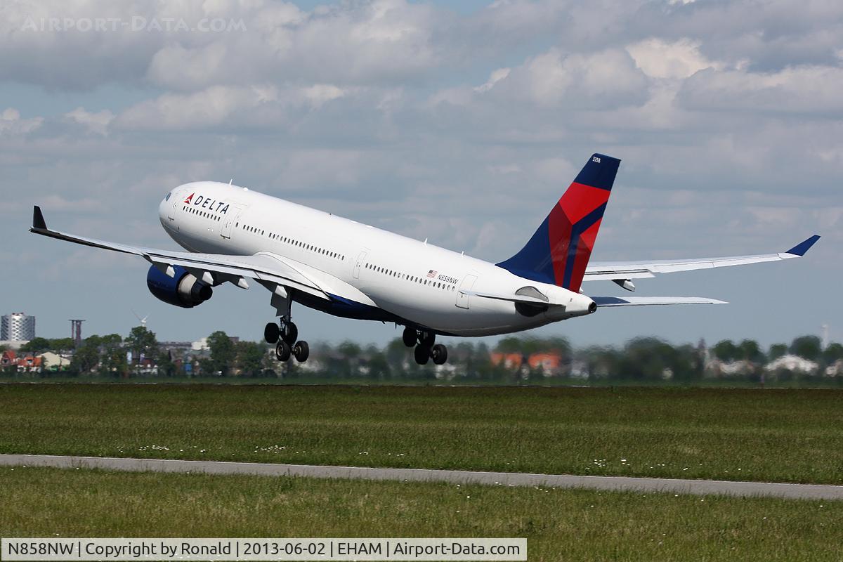 N858NW, 2006 Airbus A330-223 C/N 0718, at spl