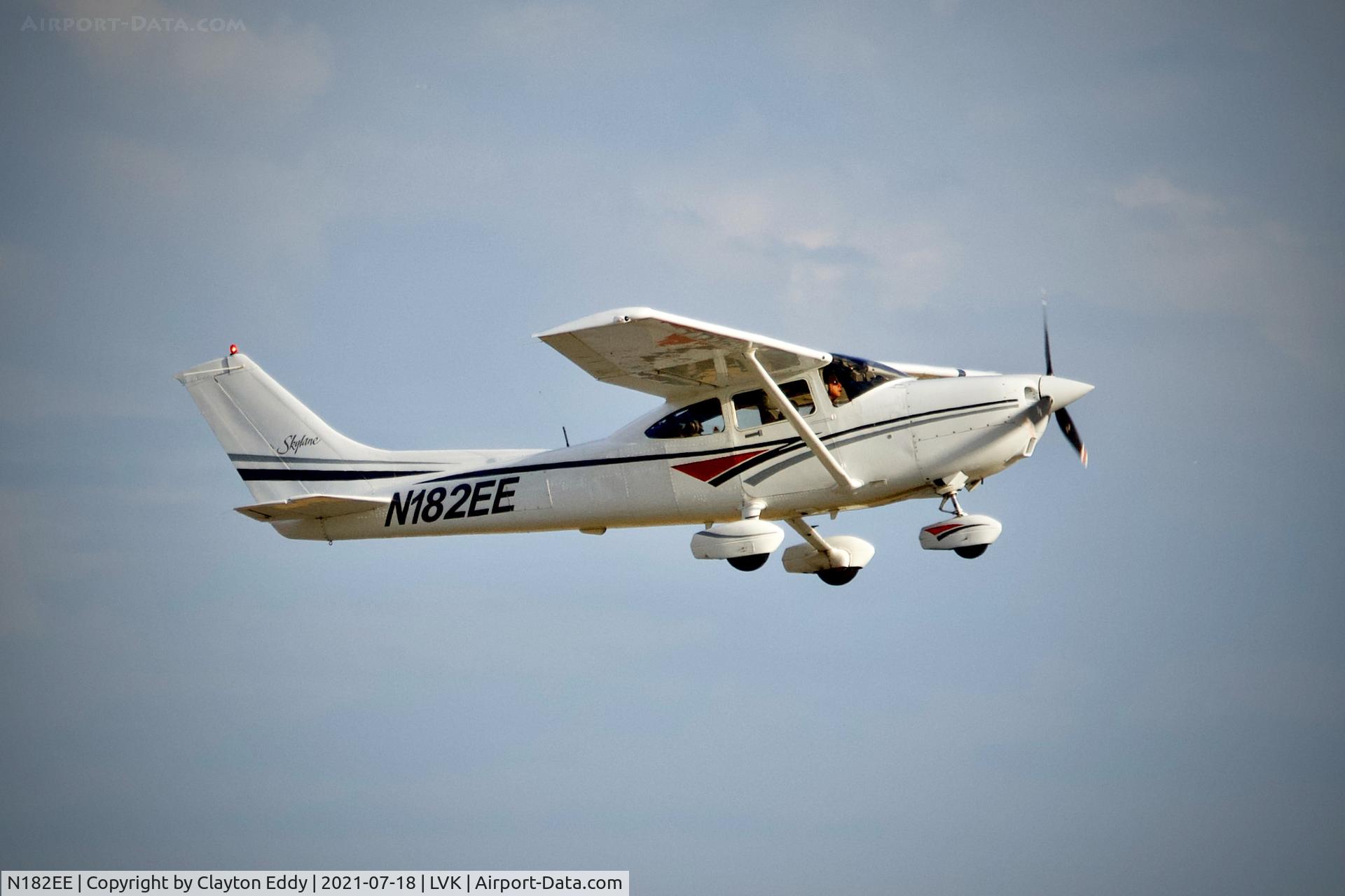N182EE, 1998 Cessna 182S Skylane C/N 18280295, Livermore airport California 2021.