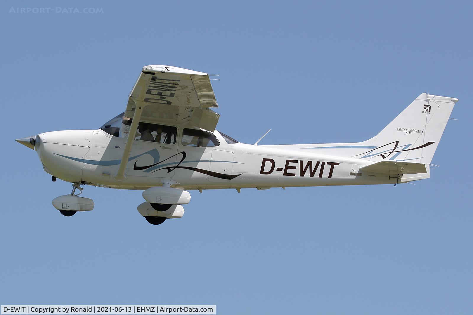 D-EWIT, 2008 Cessna 172S Skyhawk SP C/N 172S10803, at ehmz