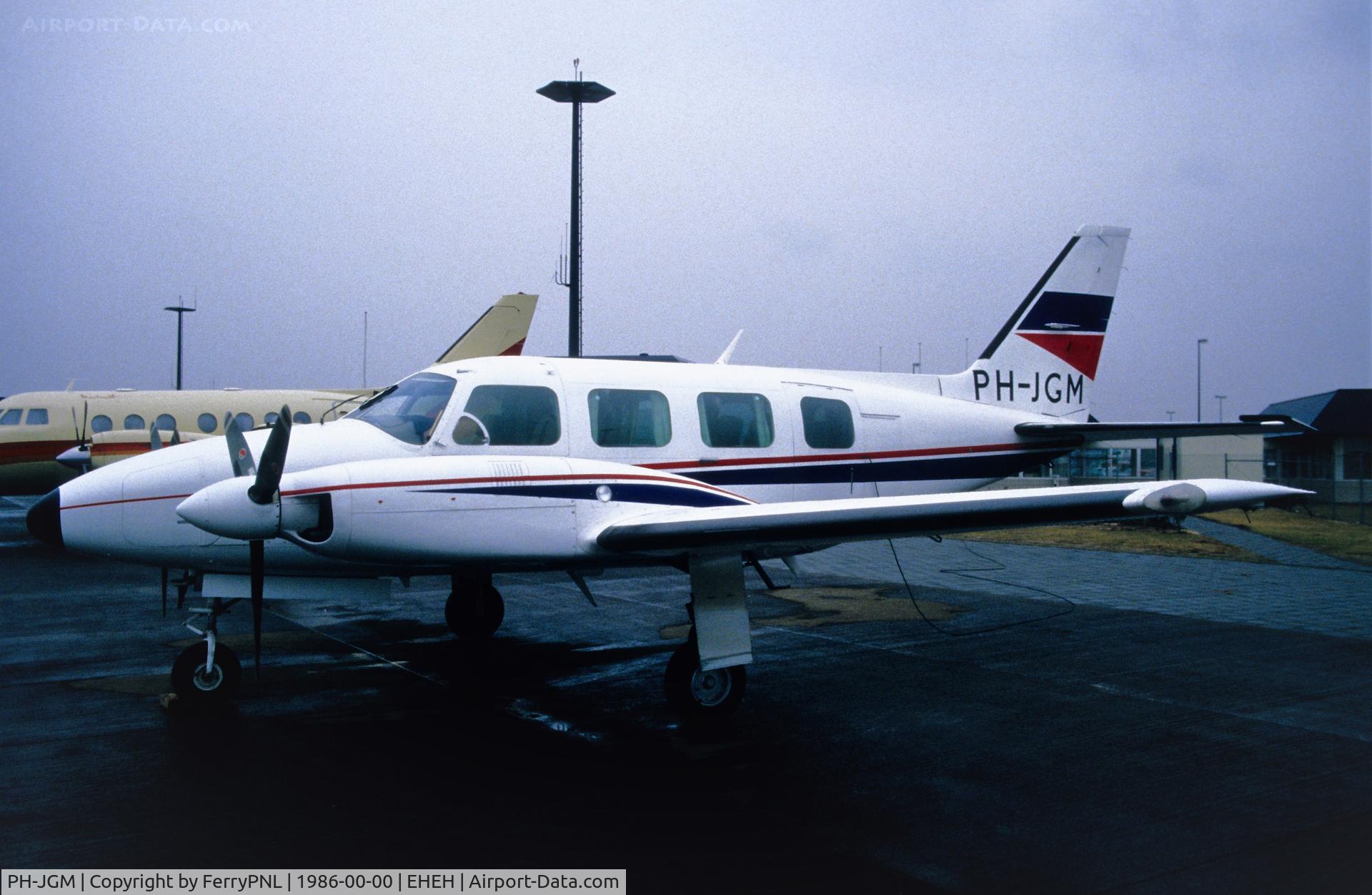 PH-JGM, 1980 Piper PA-31-325 Navajo C/R Navajo C/R C/N 31-8012077, PA31 parked in EIN