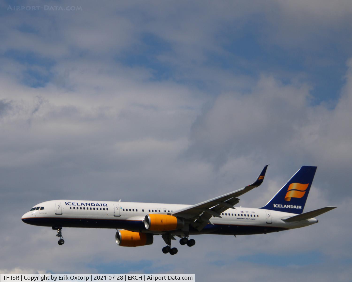 TF-ISR, 1999 Boeing 757-256 C/N 26248, TF-ISR landing rw 22L
