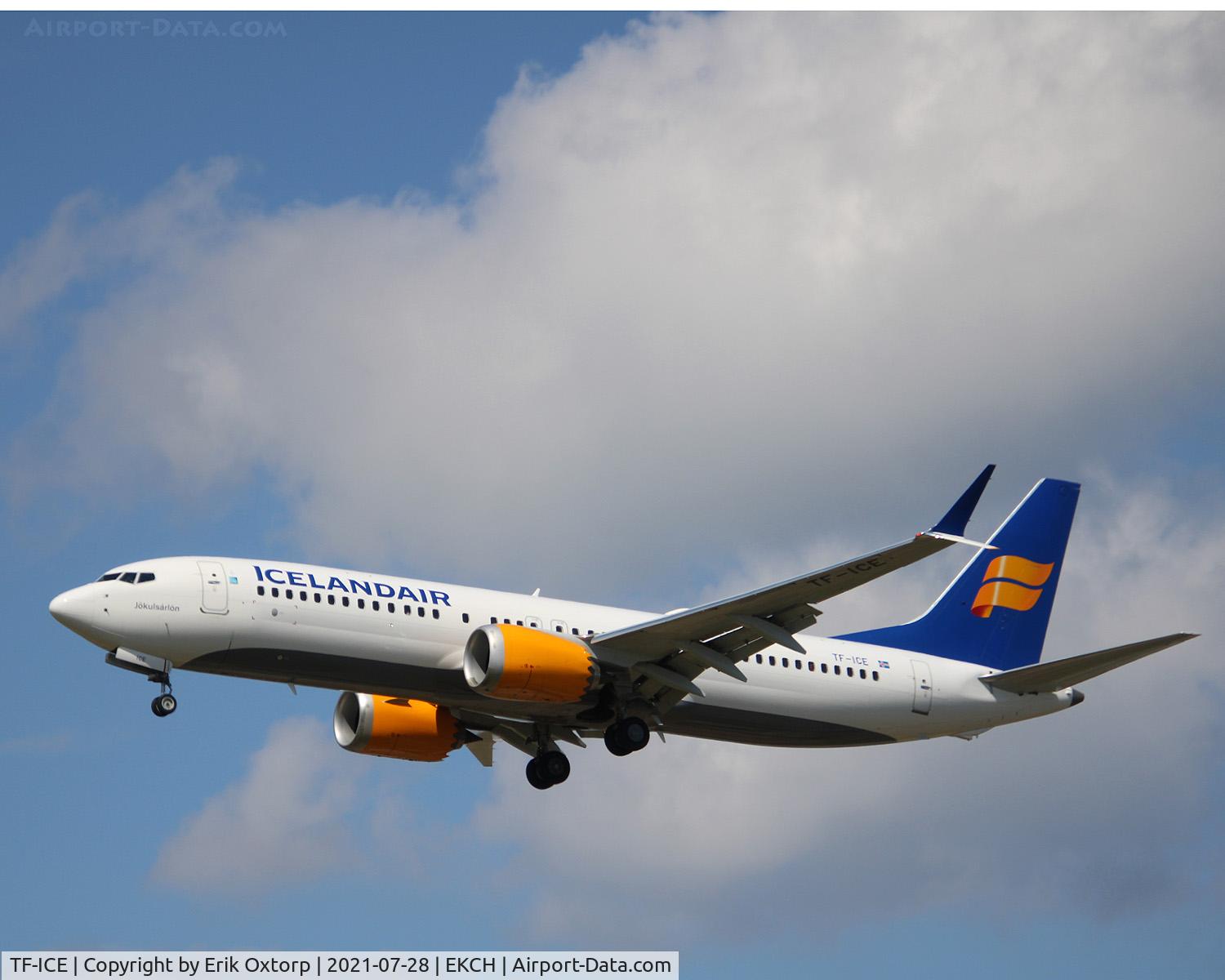 TF-ICE, 2018 Boeing 737-8 MAX C/N 44353, TF-ICE landing rw 22L