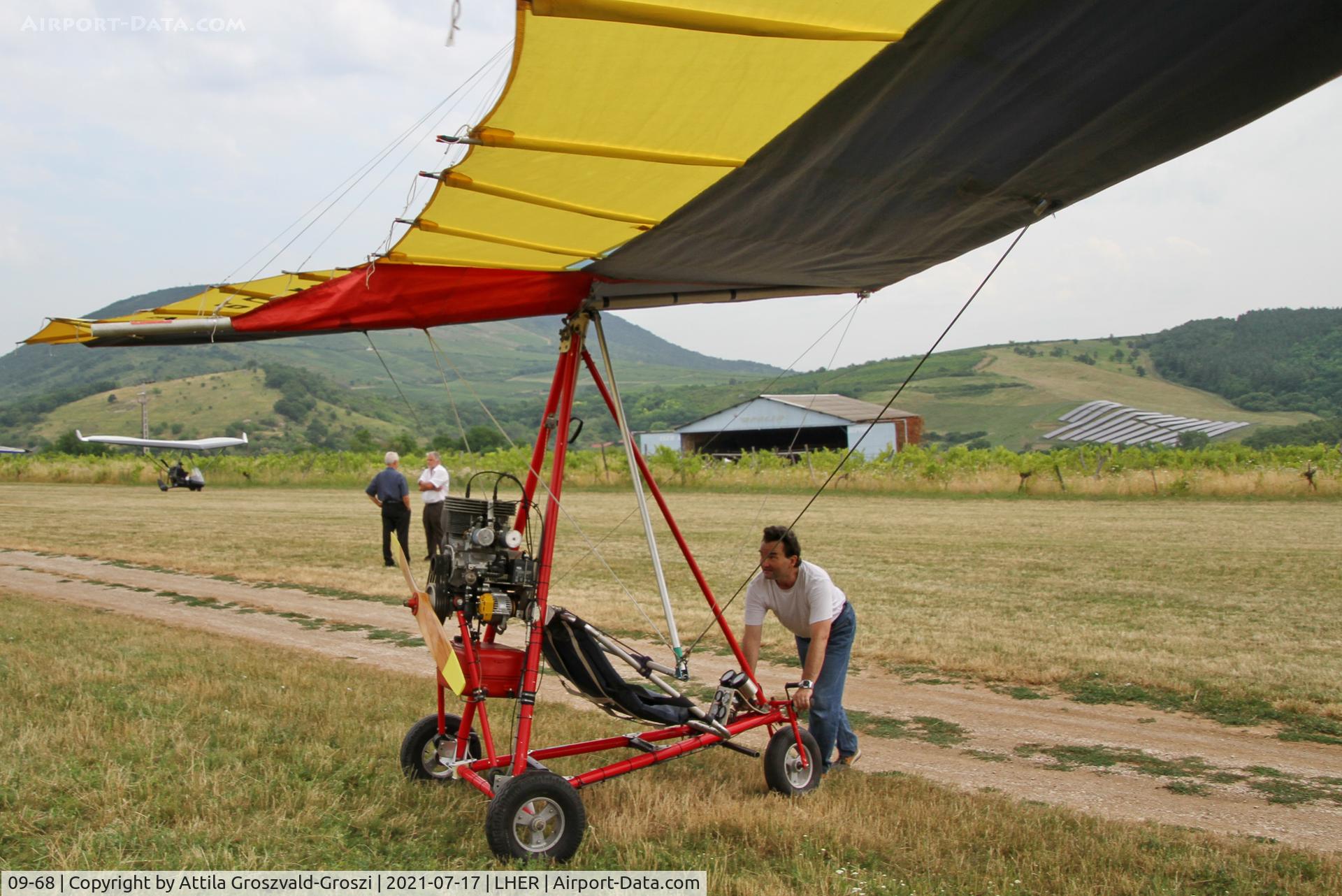 09-68, 1990 Halley Apollo CX Racer Tandem C/N MZ 29/90, LHER - Eger, Apollo Airport, Hungary
