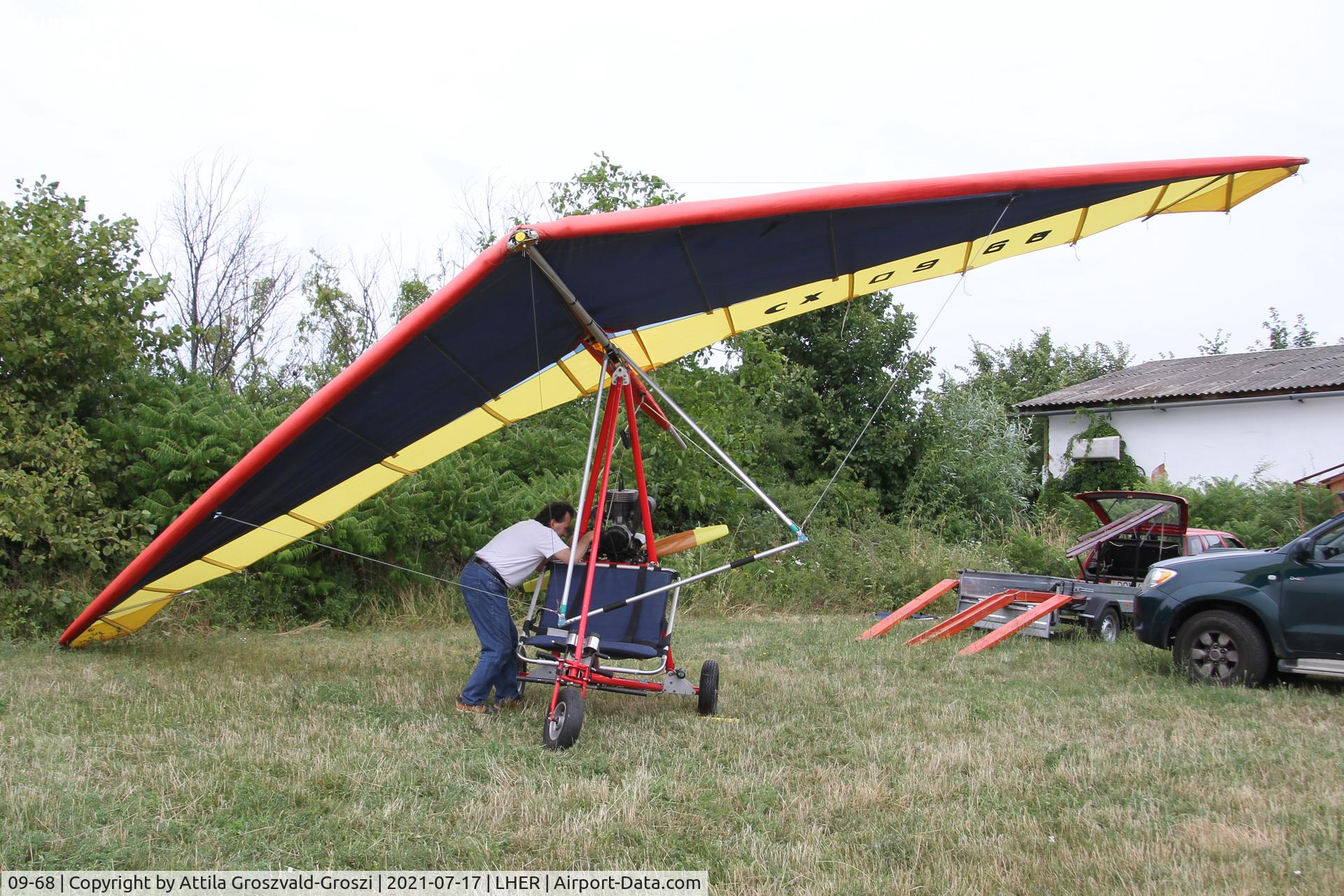 09-68, 1990 Halley Apollo CX Racer Tandem C/N MZ 29/90, LHER - Eger, Apollo Airport, Hungary