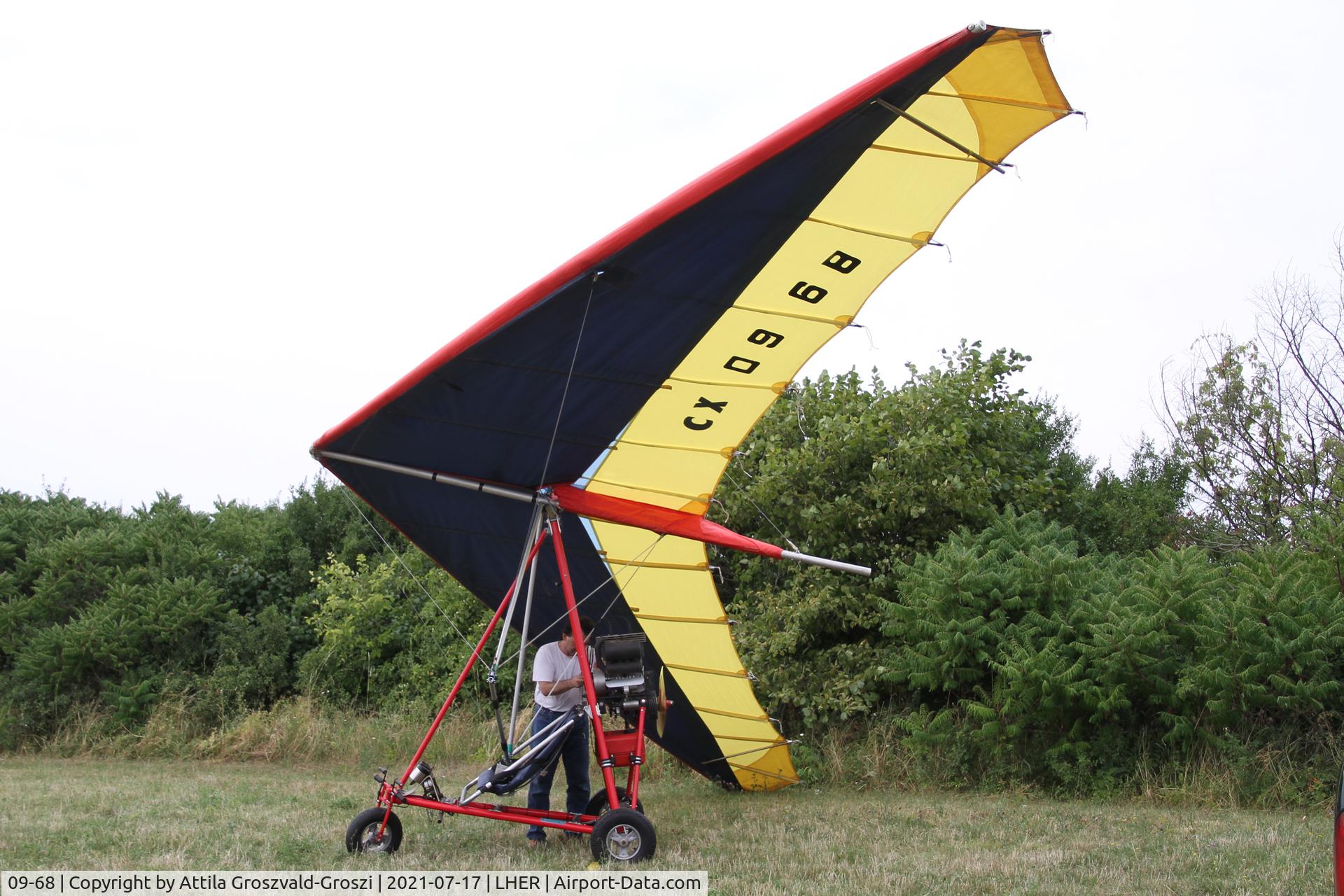09-68, 1990 Halley Apollo CX Racer Tandem C/N MZ 29/90, LHER - Eger, Apollo Airport, Hungary