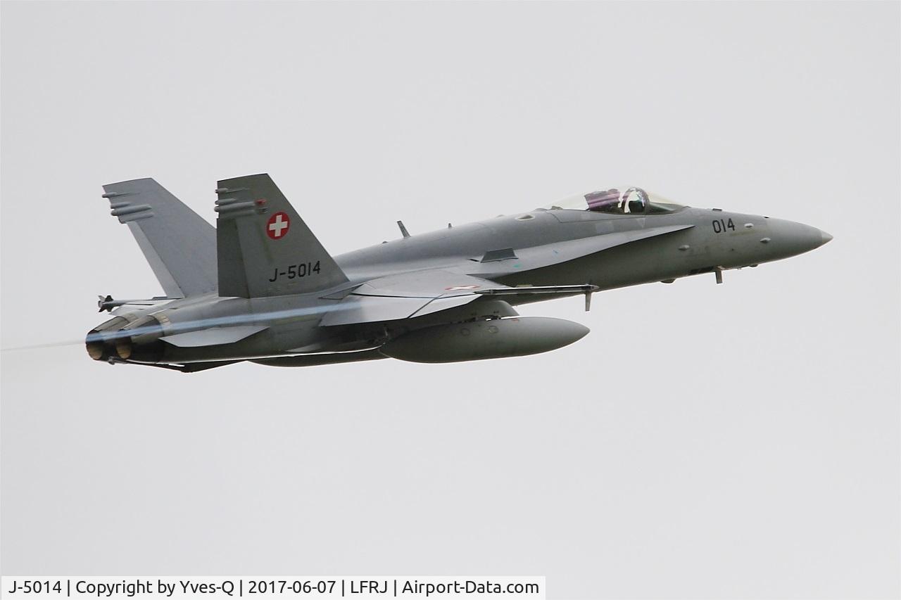 J-5014, McDonnell Douglas F/A-18C Hornet C/N 1359, McDonnell Douglas FA-18C Hornet, Climbing from rwy 26, Landivisiau Naval Air Base (LFRJ) Tiger Meet 2017