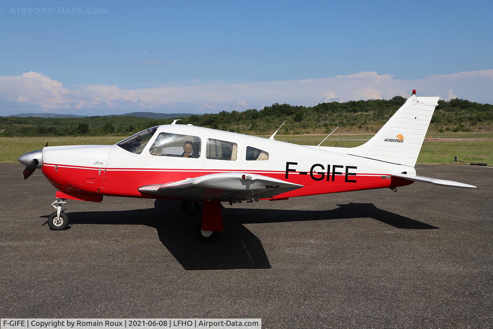F-GIFE, Piper PA-28R-201 Cherokee Arrow III C/N 28R-7837128, Parked