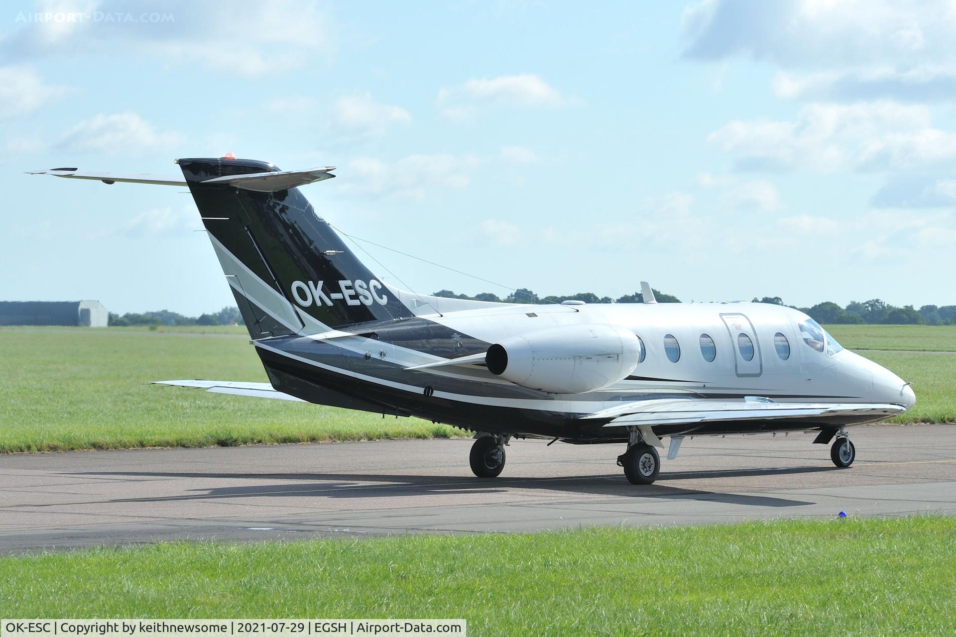 OK-ESC, 2000 Raytheon Beechjet 400A/Nextant N400XT C/N RK-295, Leaving Norwich.
