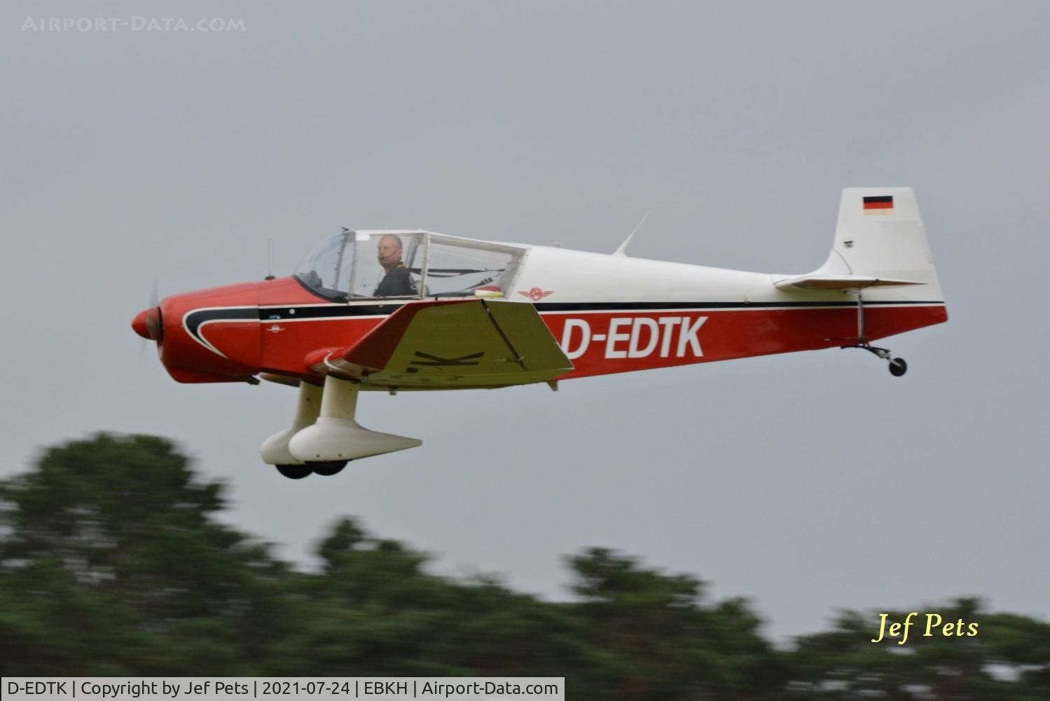 D-EDTK, 1956 SAN Jodel D-117 C/N 420, Landing at Keiheuvel.