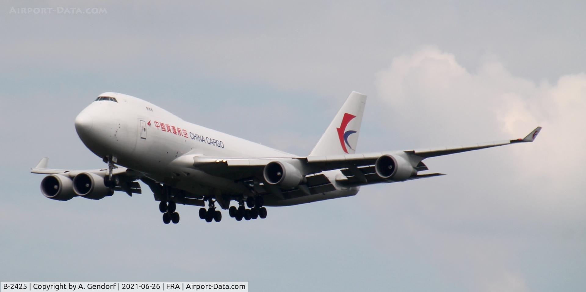 B-2425, 2006 Boeing 747-40BF/ER/SCD C/N 35207/1377, see here a chinese cargo queen of China Cargo Airlines on short finals at Frankfurt International Airport (EDDF/FRA)