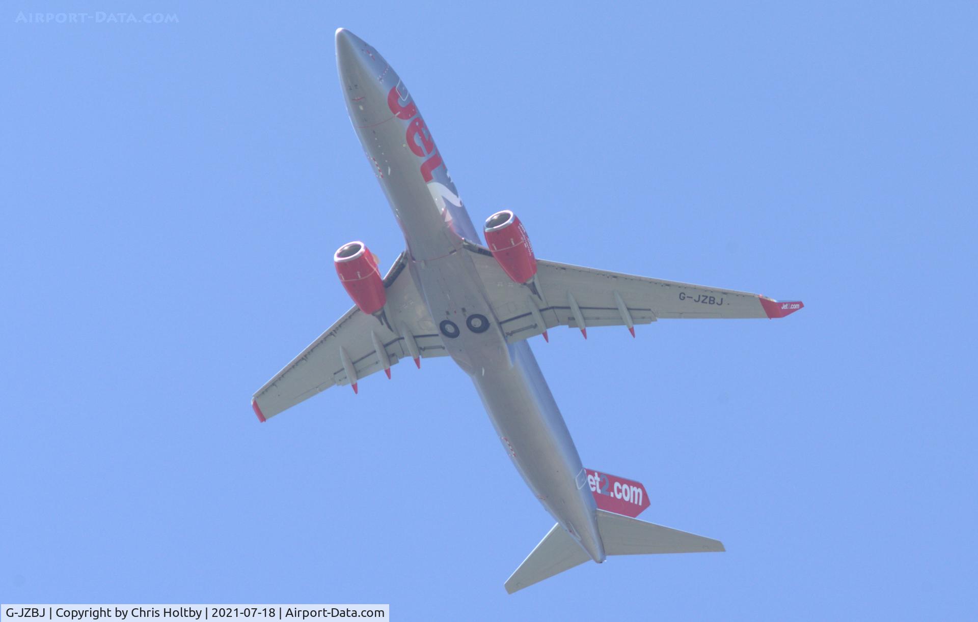 G-JZBJ, 2018 Boeing 737-8MG C/N 63165, Over Amwell, Herts on final into Stansted