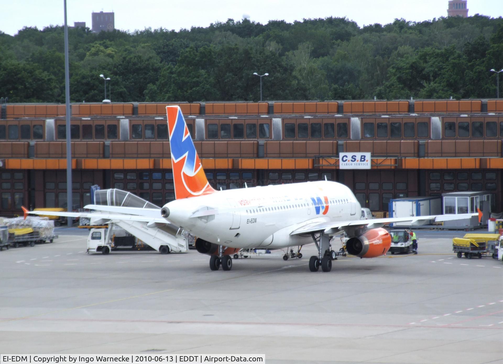 EI-EDM, 2005 Airbus A319-132 C/N 2424, Airbus A319-135 of Wind Jet at Berlin/Tegel airport