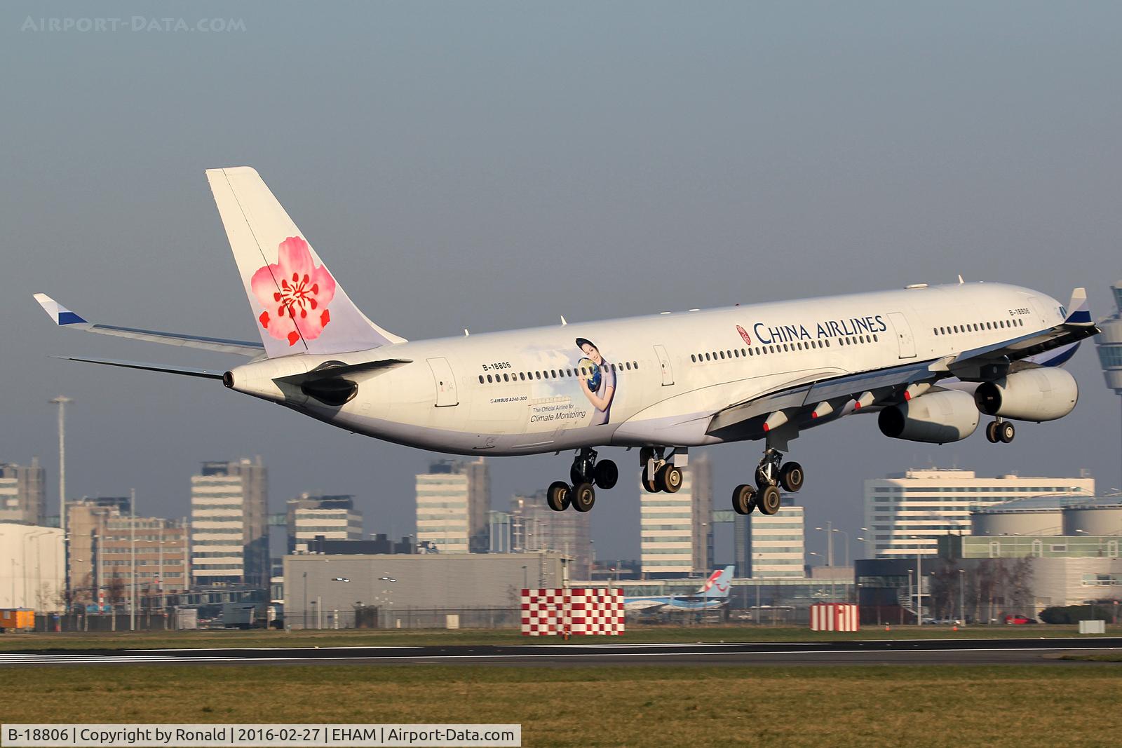B-18806, 2001 Airbus A340-313 C/N 433, at spl