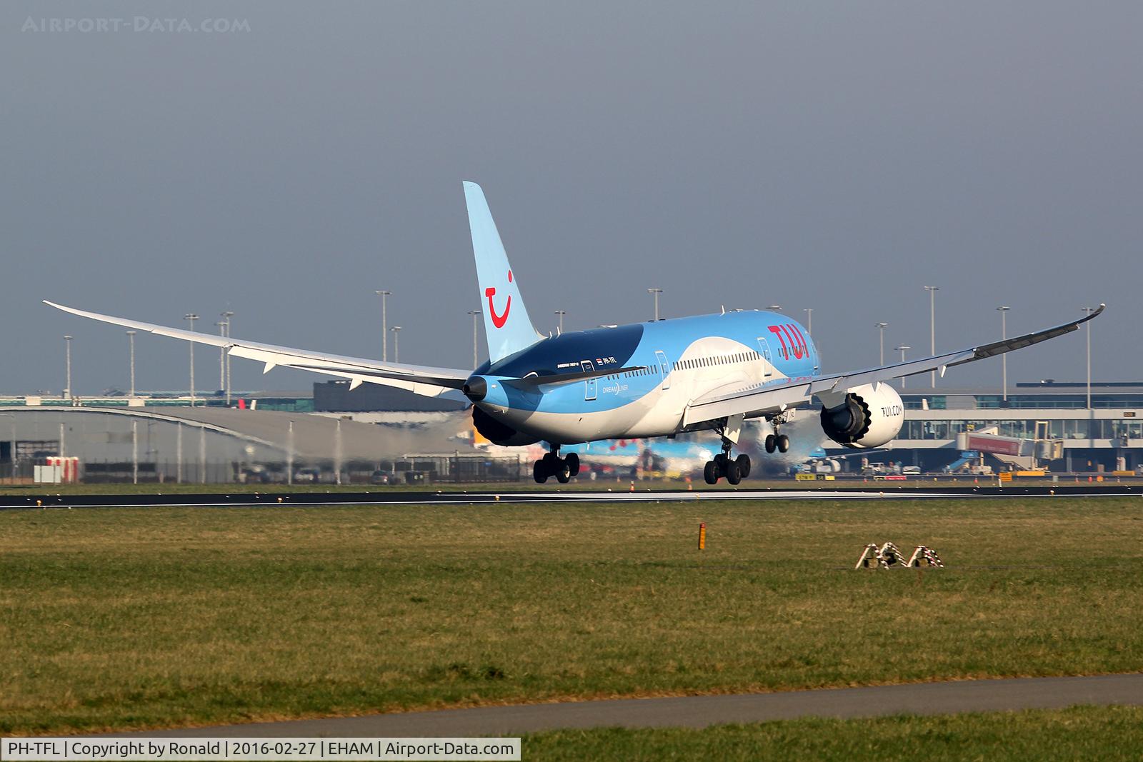 PH-TFL, 2014 Boeing 787-8 Dreamliner Dreamliner C/N 37228, at spl
