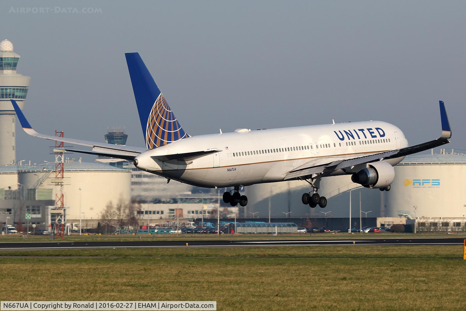 N667UA, 1998 Boeing 767-322 C/N 29239, at spl