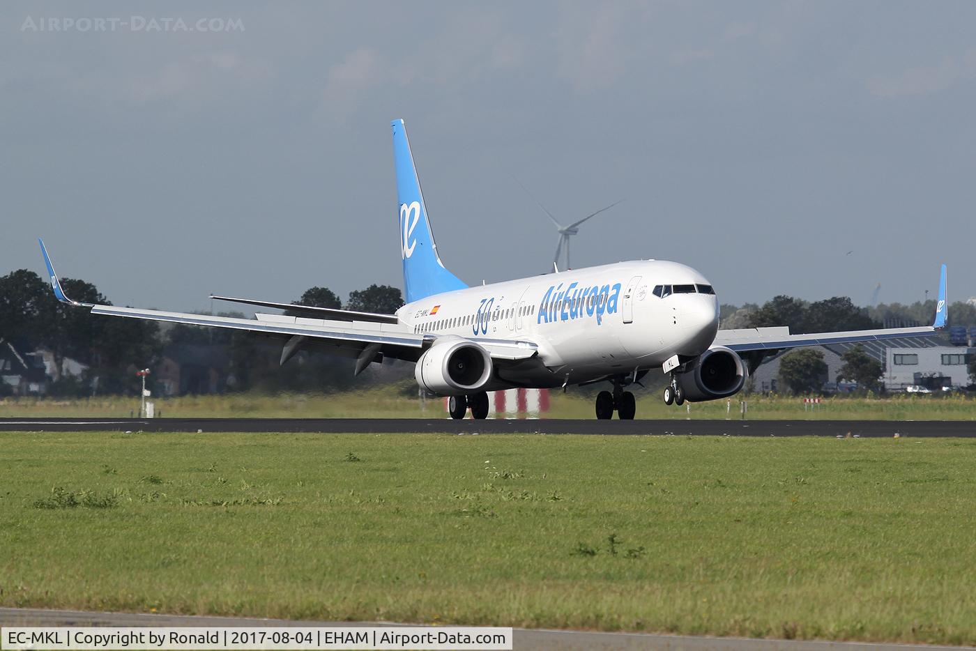 EC-MKL, 2016 Boeing 737-85P C/N 60585, at spl