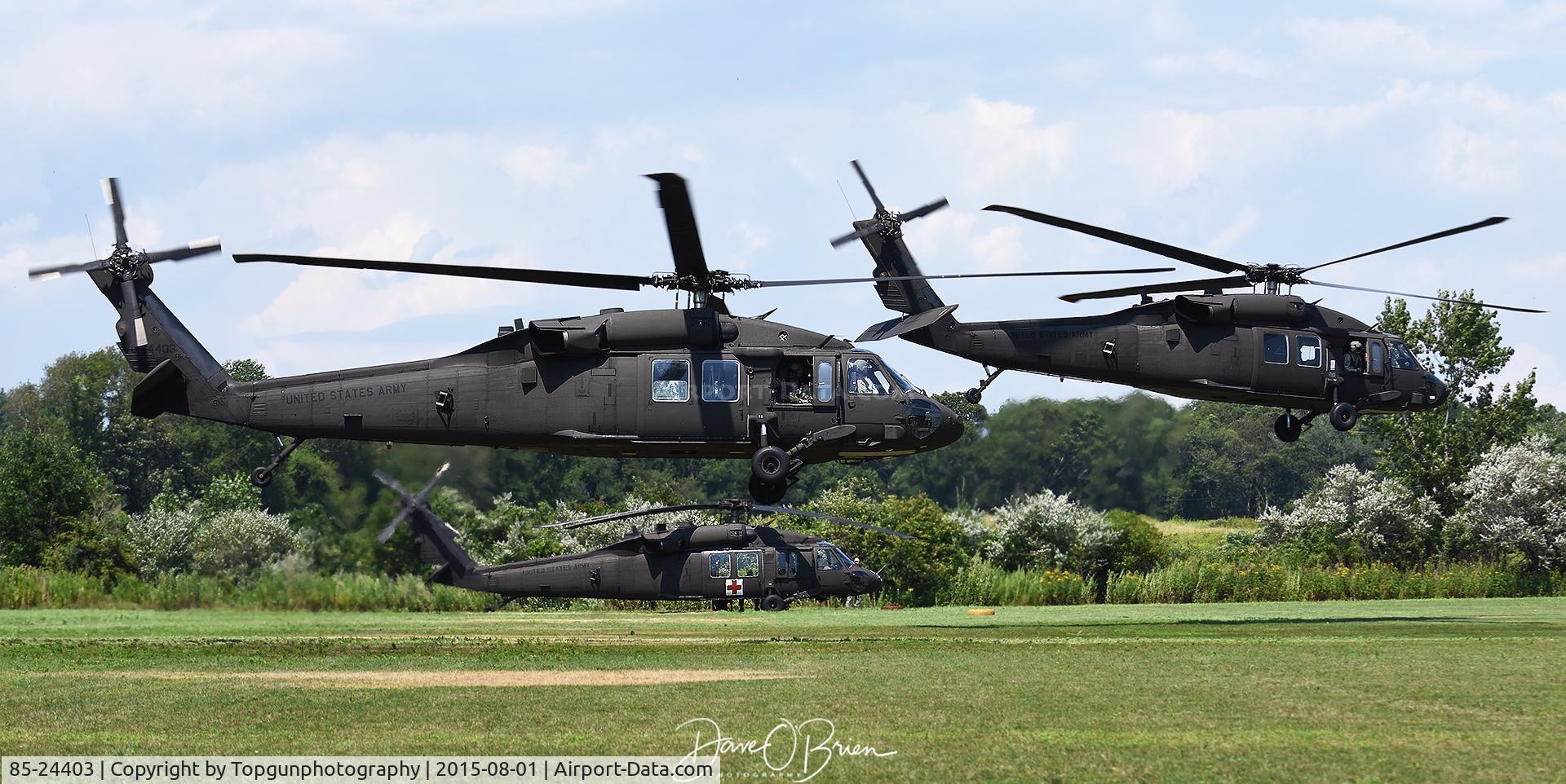 85-24403, Sikorsky UH-60A Blackhawk C/N 70-0880, Media Blackhawks lifting off.