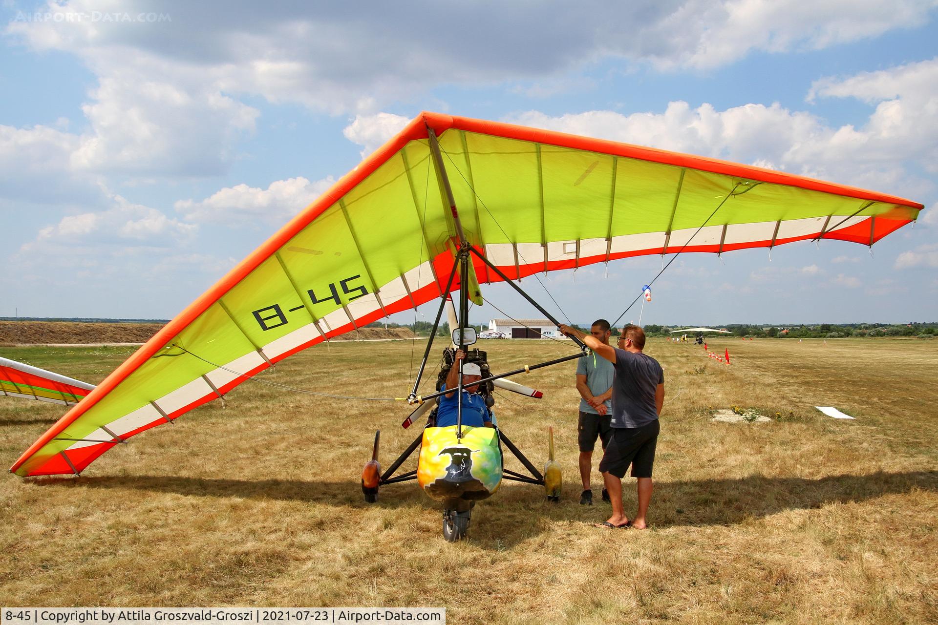 8-45, 2004 Halley Apollo CXMD Racer GT C/N 010804, Balatonfökajár Airport, Hungary