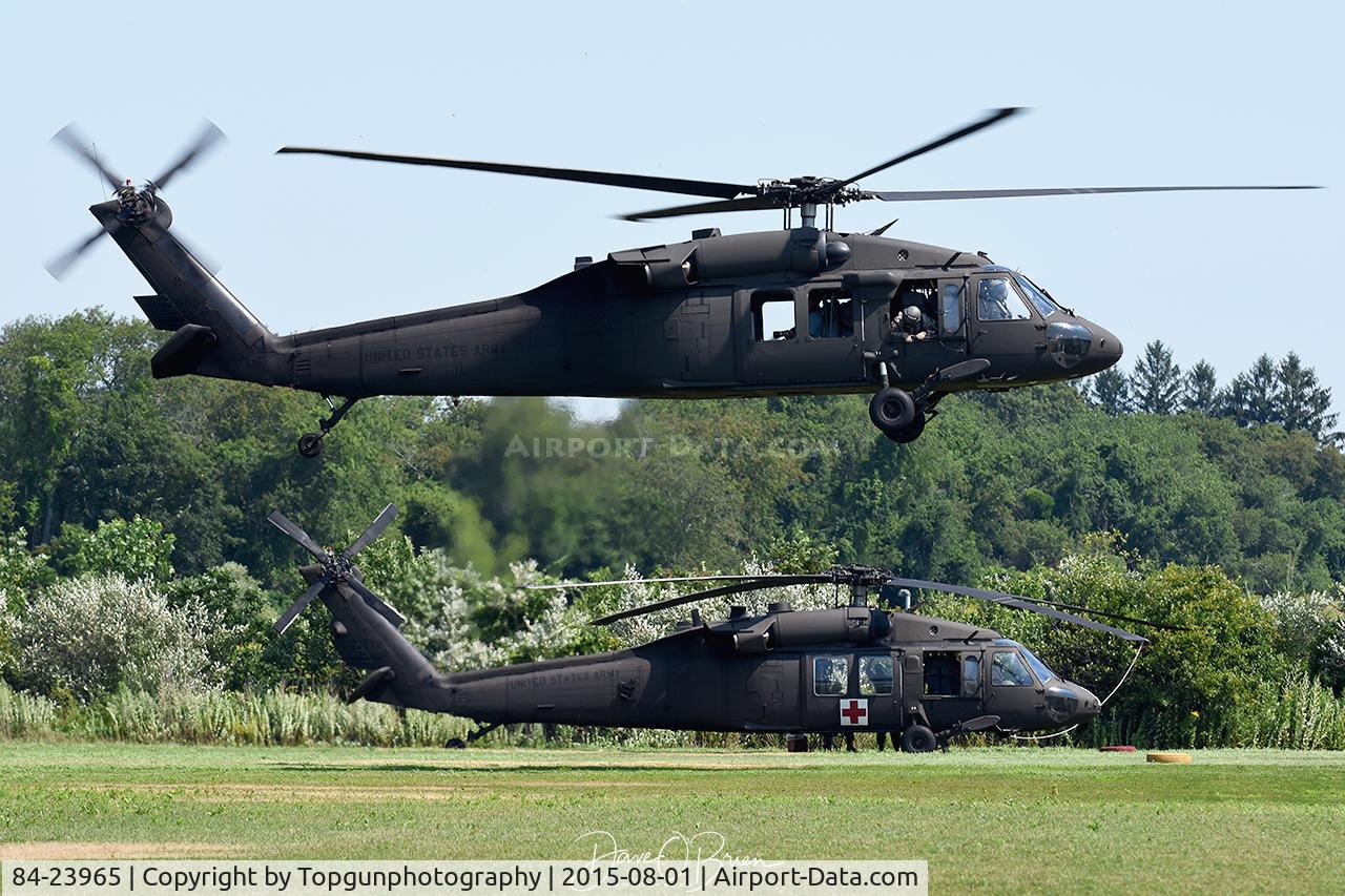 84-23965, 1985 Sikorsky UH-60A Black Hawk C/N 70795, Media ship returns and ready to touch down