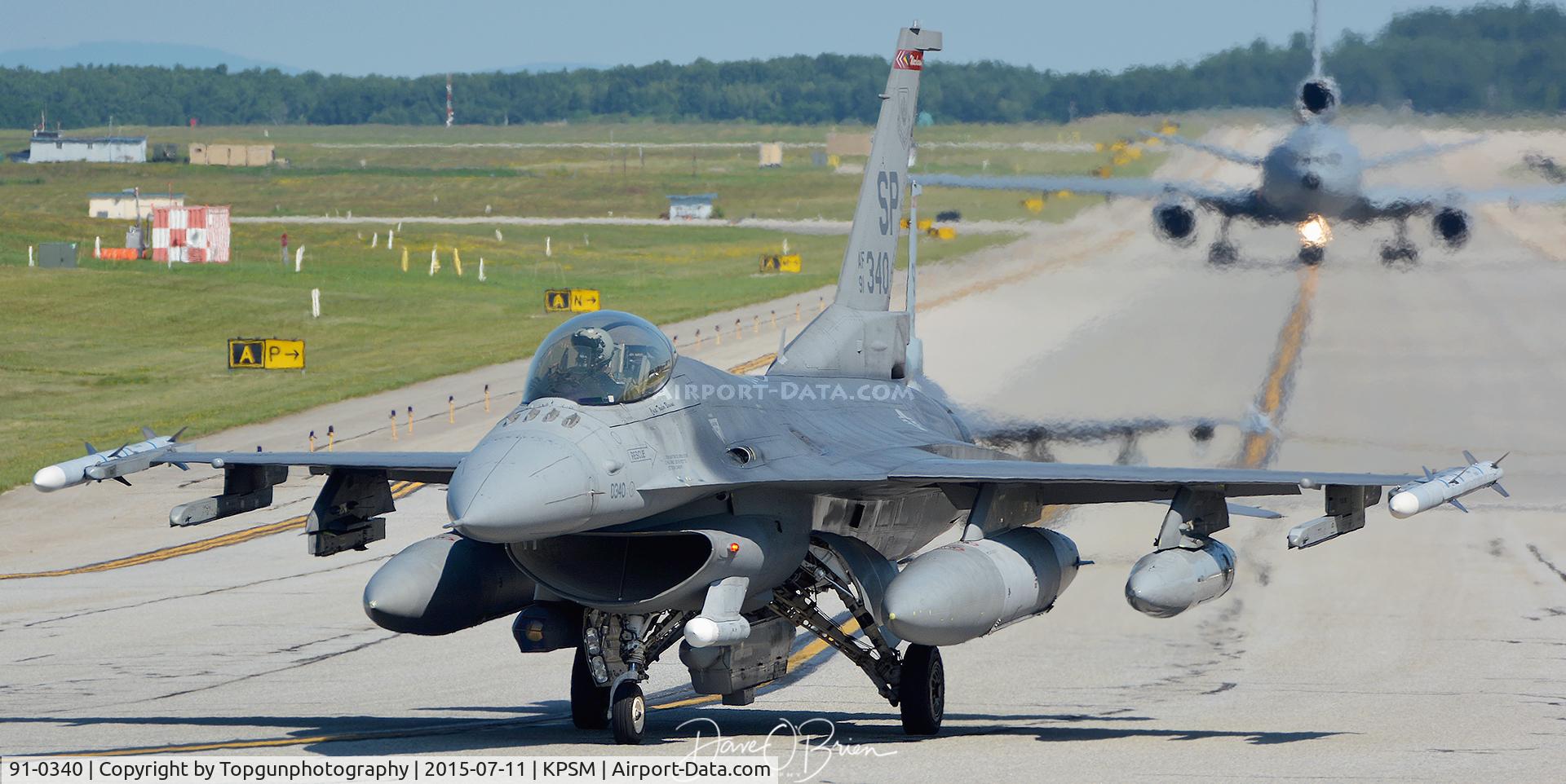 91-0340, 1991 General Dynamics F-16CM Fighting Falcon C/N CC-38, CUBE55 taxing to the hold short line