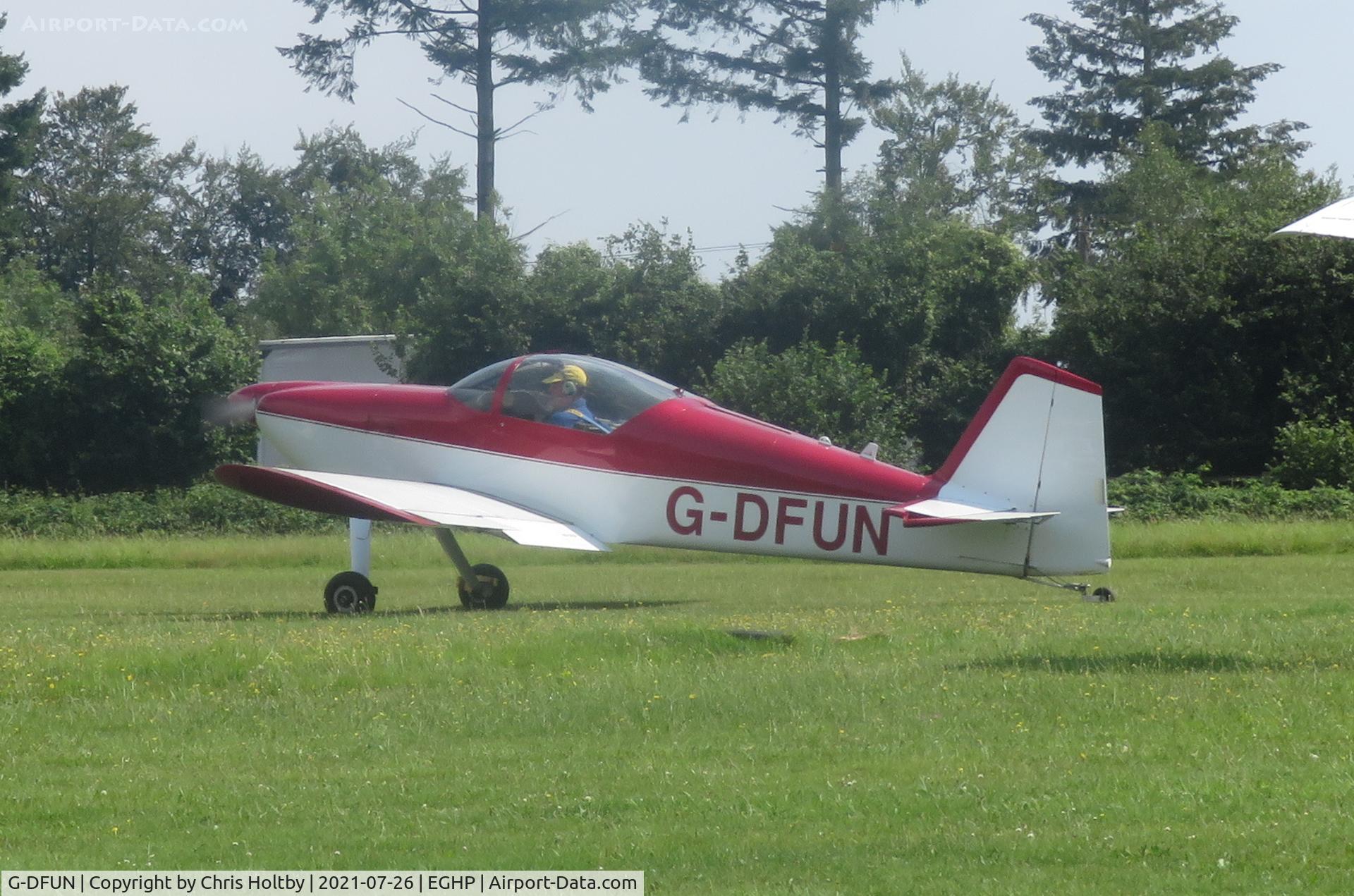 G-DFUN, 2006 Vans RV-6 C/N PFA 181A-13191, Vans RV6 taxiing for take-off at Popham Airfield, Hants