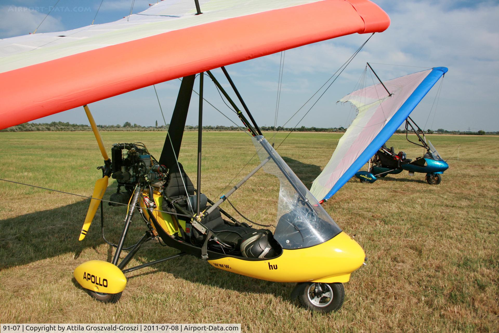 91-07, 2002 Halley Apollo CXMD C/N 240102, Balatonfökajár Airport, Hungary