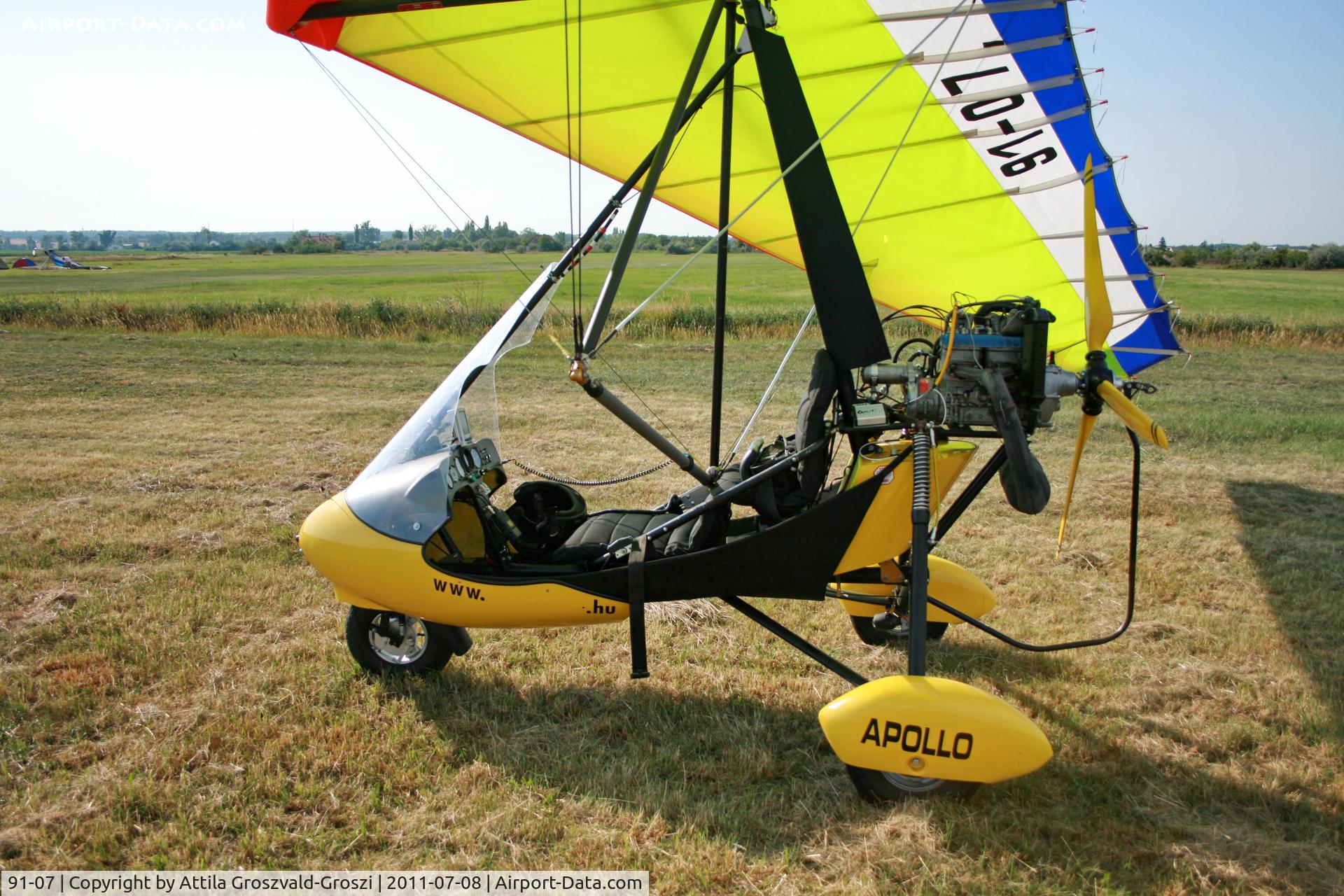 91-07, 2002 Halley Apollo CXMD C/N 240102, Balatonfökajár Airport, Hungary