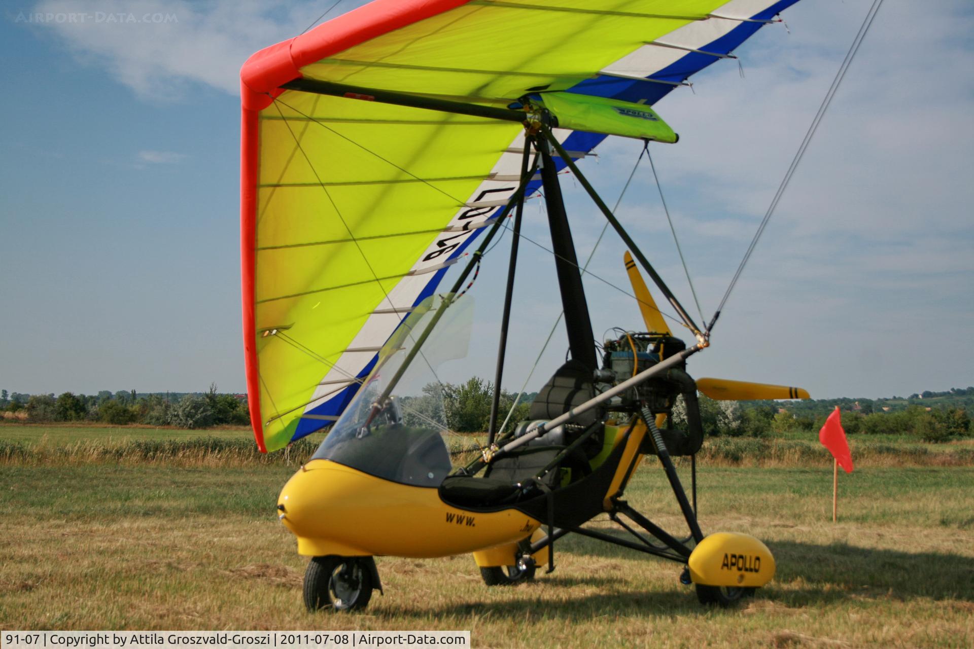 91-07, 2002 Halley Apollo CXMD C/N 240102, Balatonfökajár Airport, Hungary