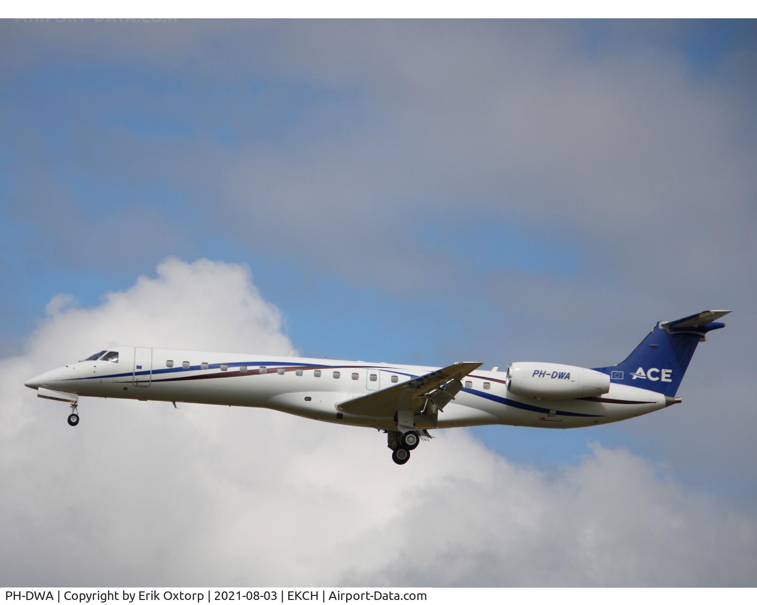 PH-DWA, 2007 Embraer ERJ-145LR (EMB-145LR) C/N 14501000, PH-DWA landing rw 22L
