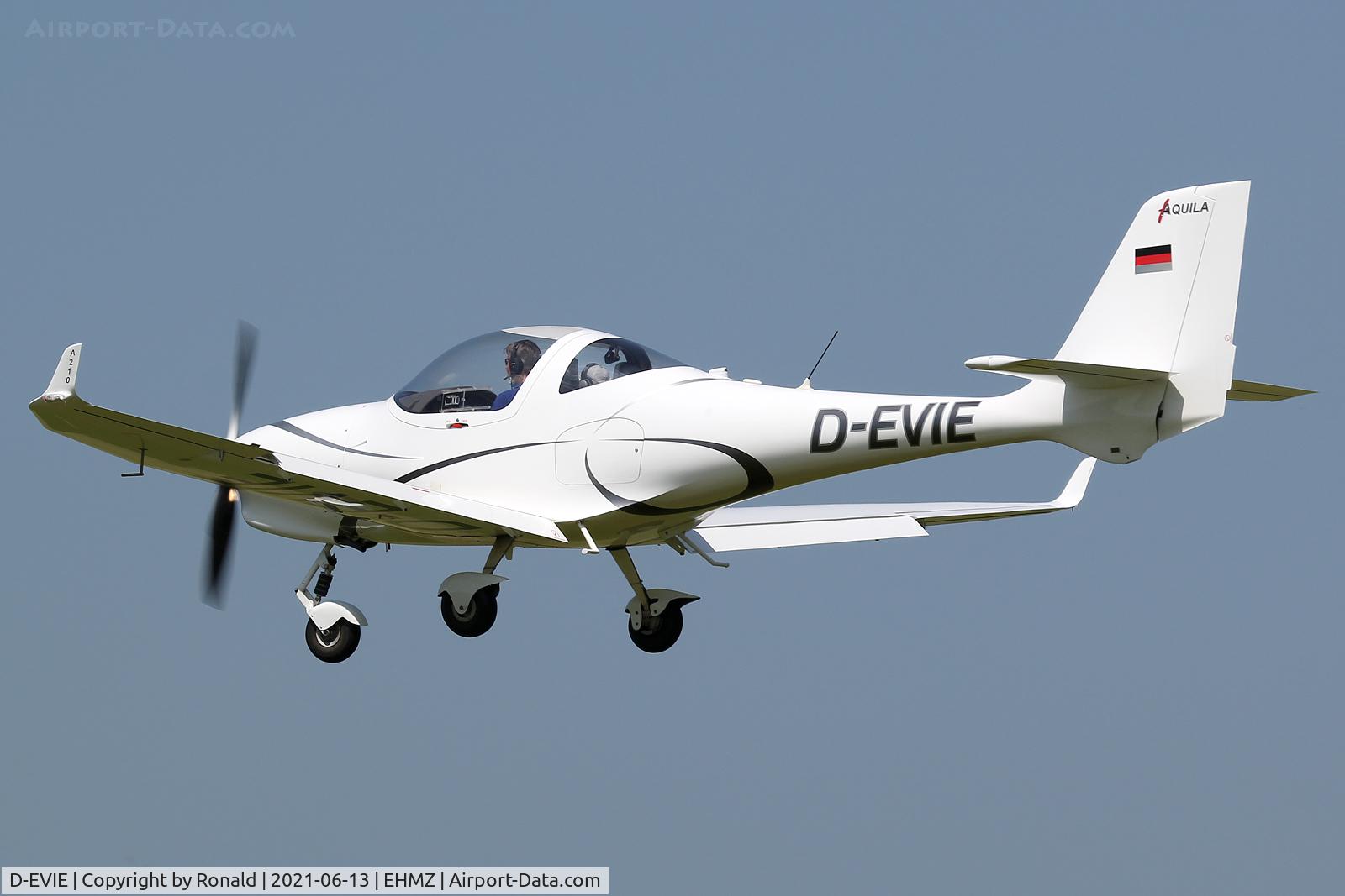 D-EVIE, 2010 Aquila A210 (AT01) C/N AT01-205, at ehmz