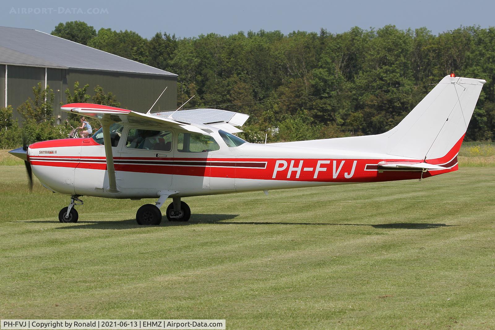 PH-FVJ, Reims F172P Skyhawk C/N F17202143, at ehmz
