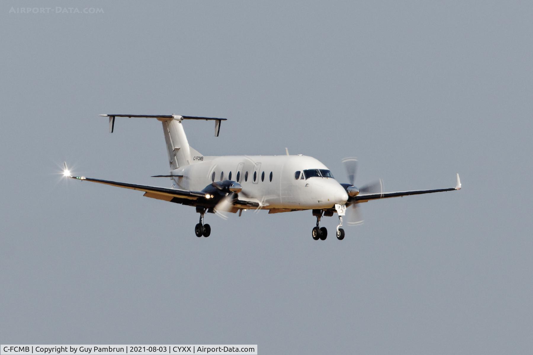 C-FCMB, 1997 Beech 1900D C/N UE-278, Landing on 07