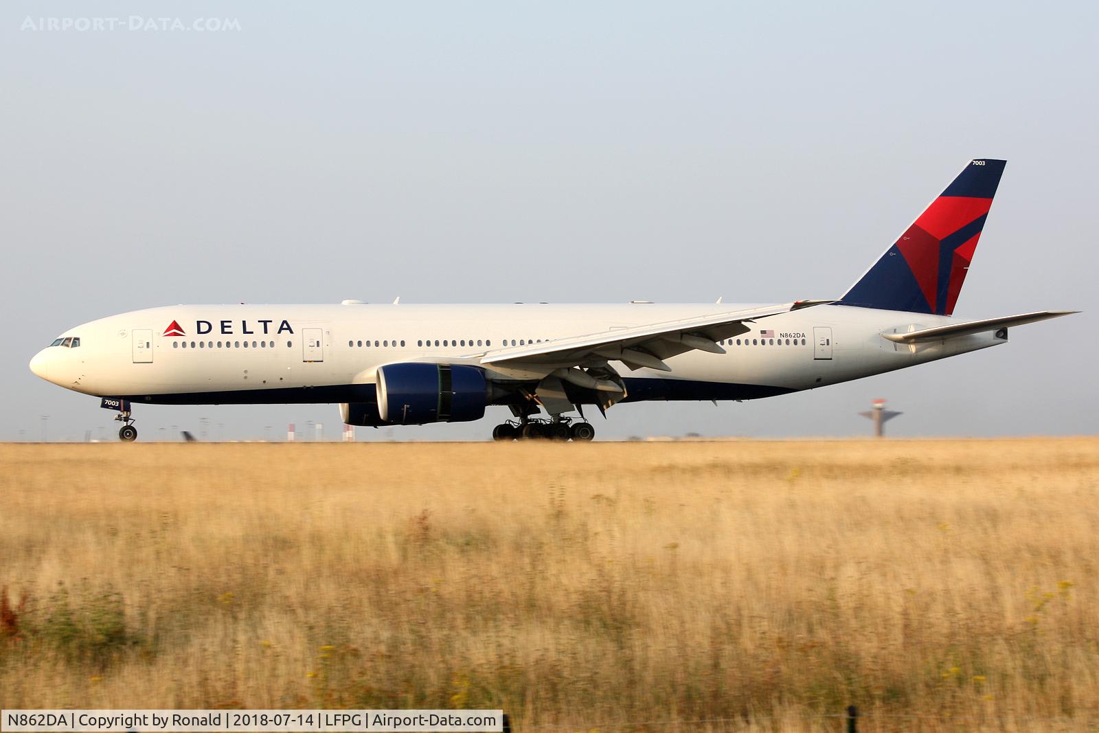 N862DA, 1999 Boeing 777-232 C/N 29734, at cdg