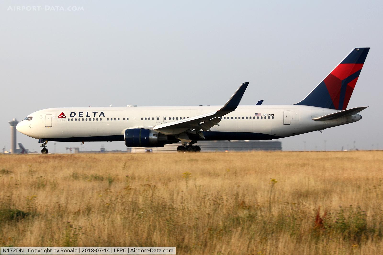 N172DN, 1990 Boeing 767-332 C/N 24775, at cdg